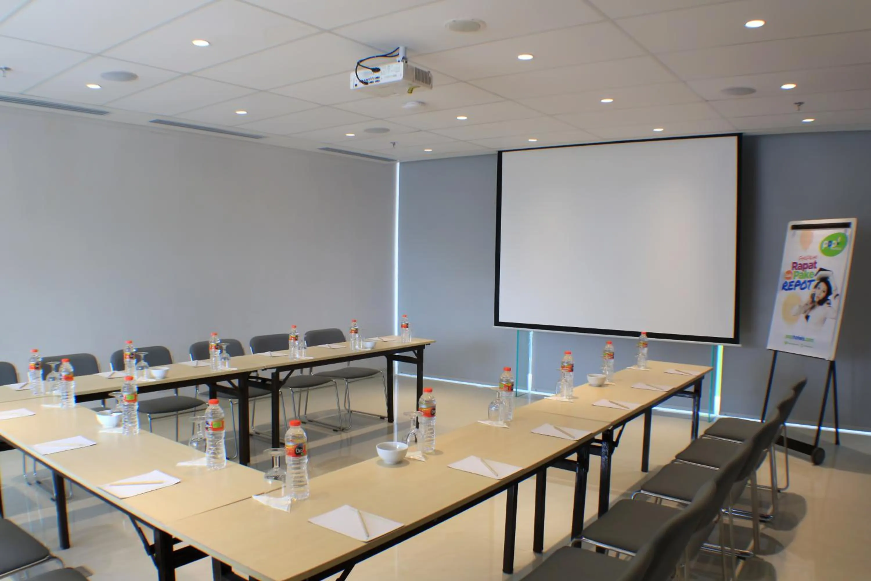 Meeting/conference room in POP! Hotel Solo