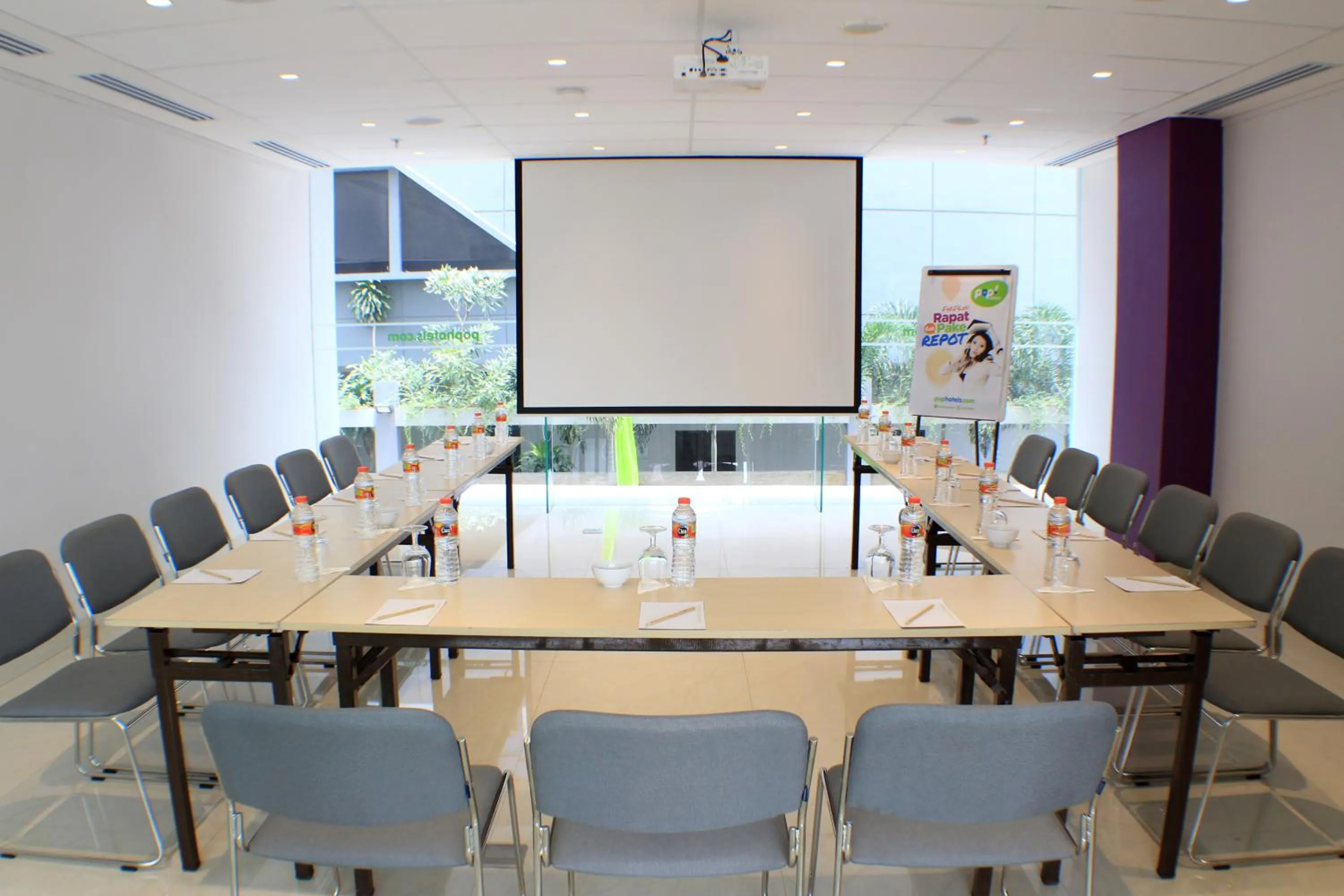 Meeting/conference room in POP! Hotel Solo
