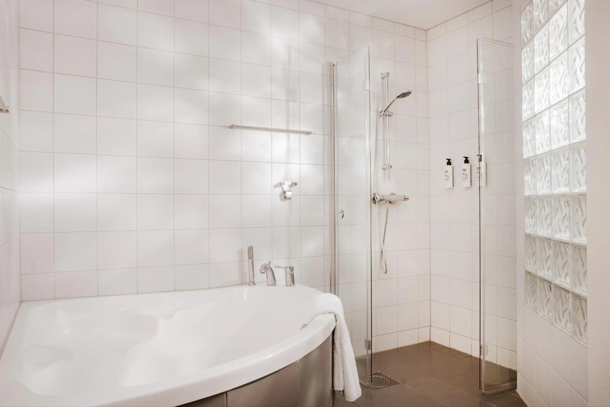 Shower in Jegtvolden Fjordhotell