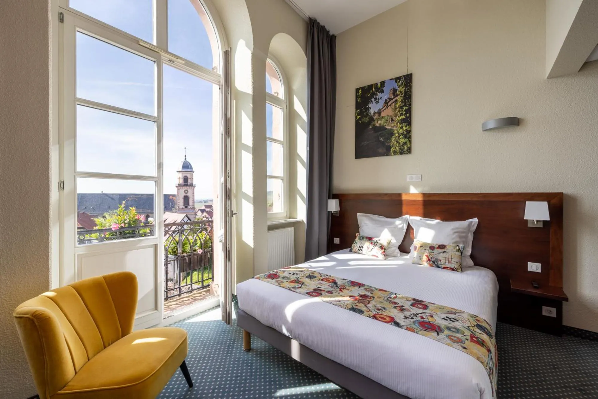 Bedroom, Bed in Hôtel Val-Vignes Colmar Haut-Koenigsbourg, The Originals Relais