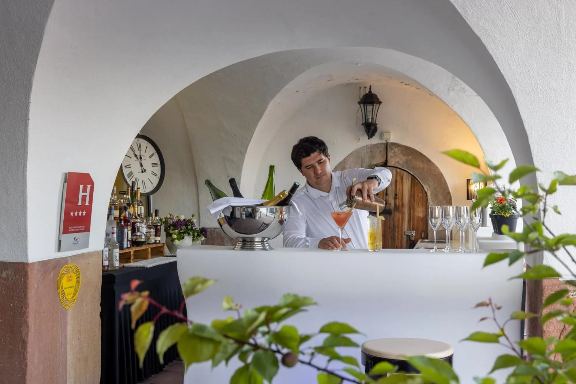 Lounge or bar in Hôtel Val-Vignes Colmar Haut-Koenigsbourg, The Originals Relais