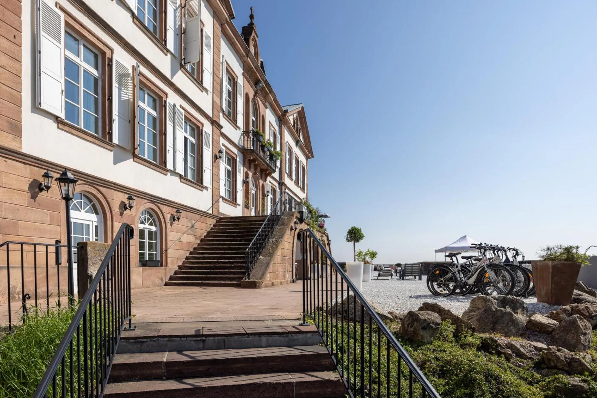 Property building in Hôtel Val-Vignes Colmar Haut-Koenigsbourg, The Originals Relais