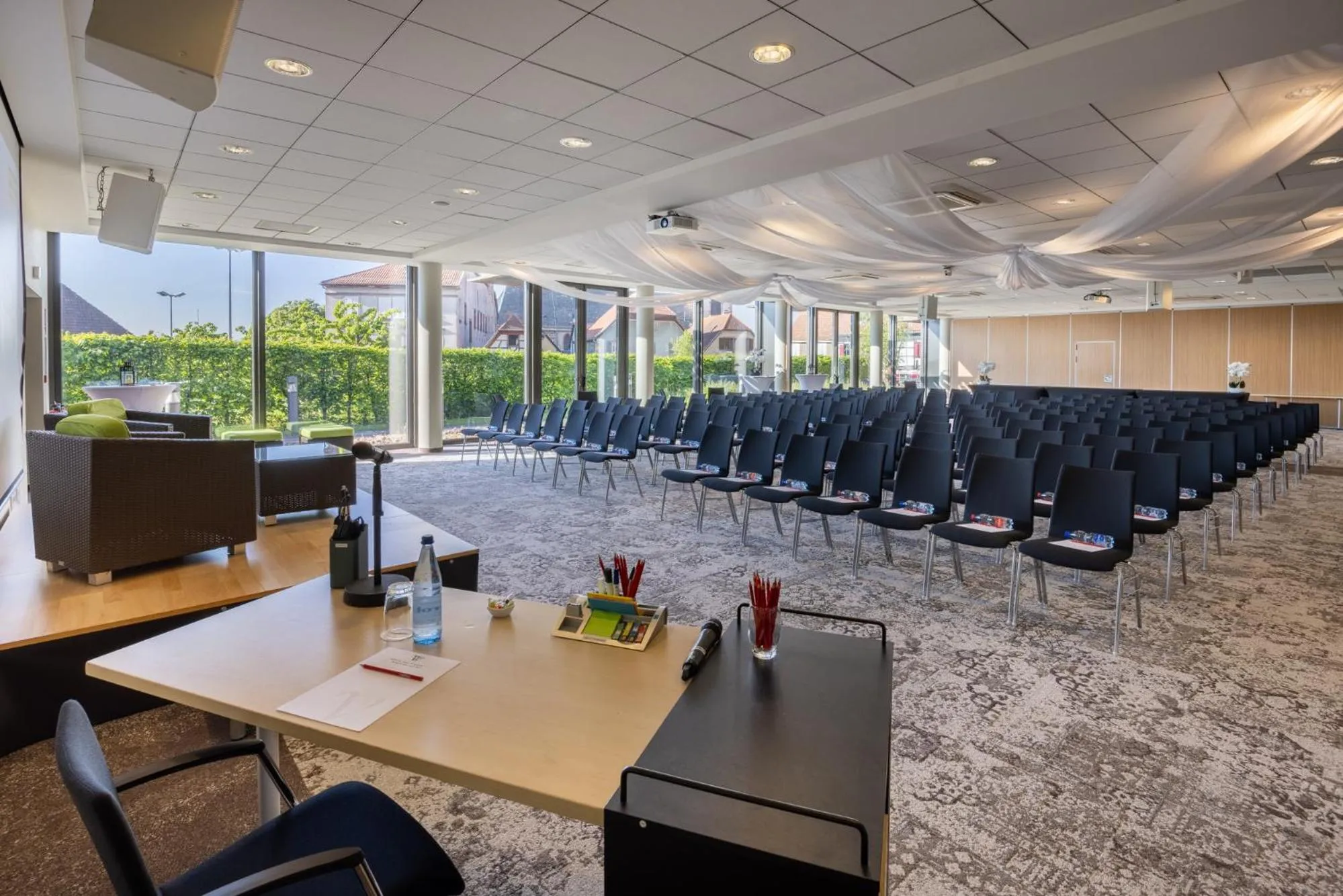 Meeting/conference room in Hôtel Val-Vignes Colmar Haut-Koenigsbourg, The Originals Relais