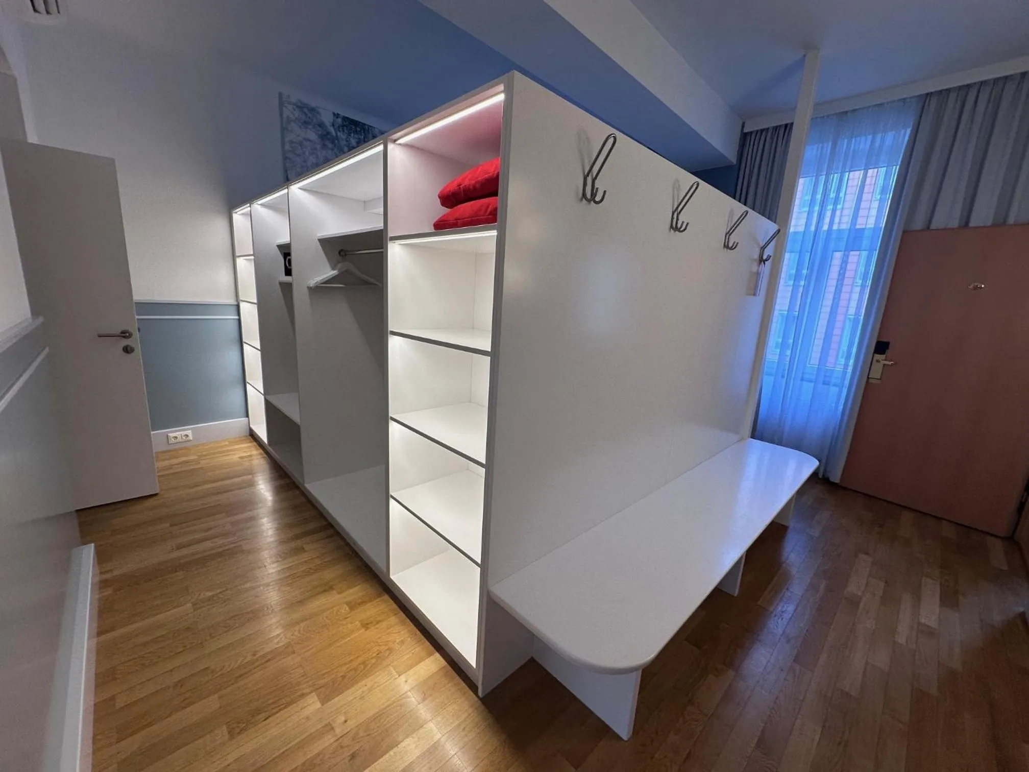 Photo of the whole room in Hotel Caroline