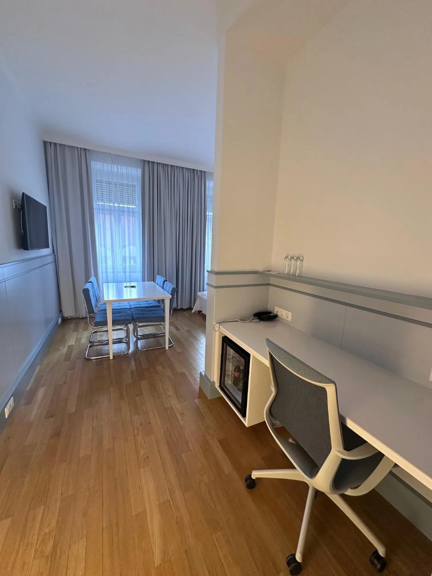 Photo of the whole room in Hotel Caroline