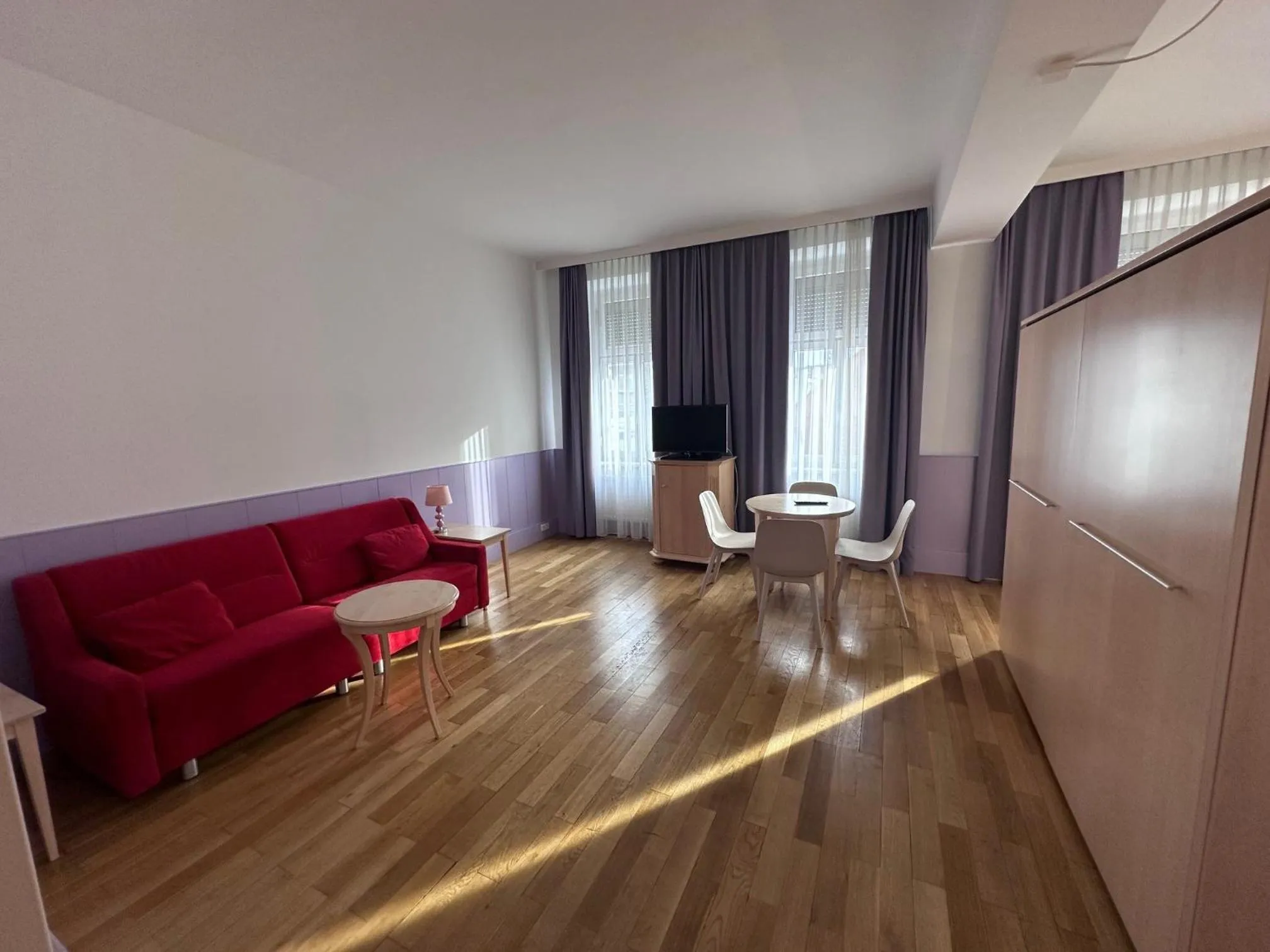 Photo of the whole room in Hotel Caroline