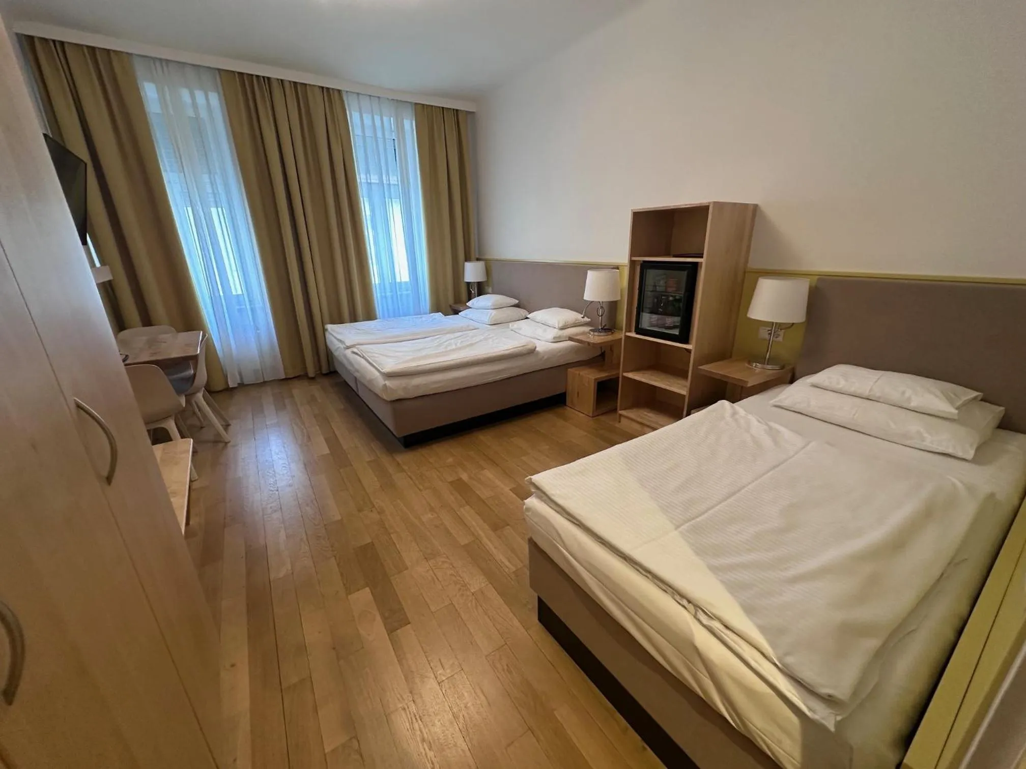 Photo of the whole room, Bed in Hotel Caroline