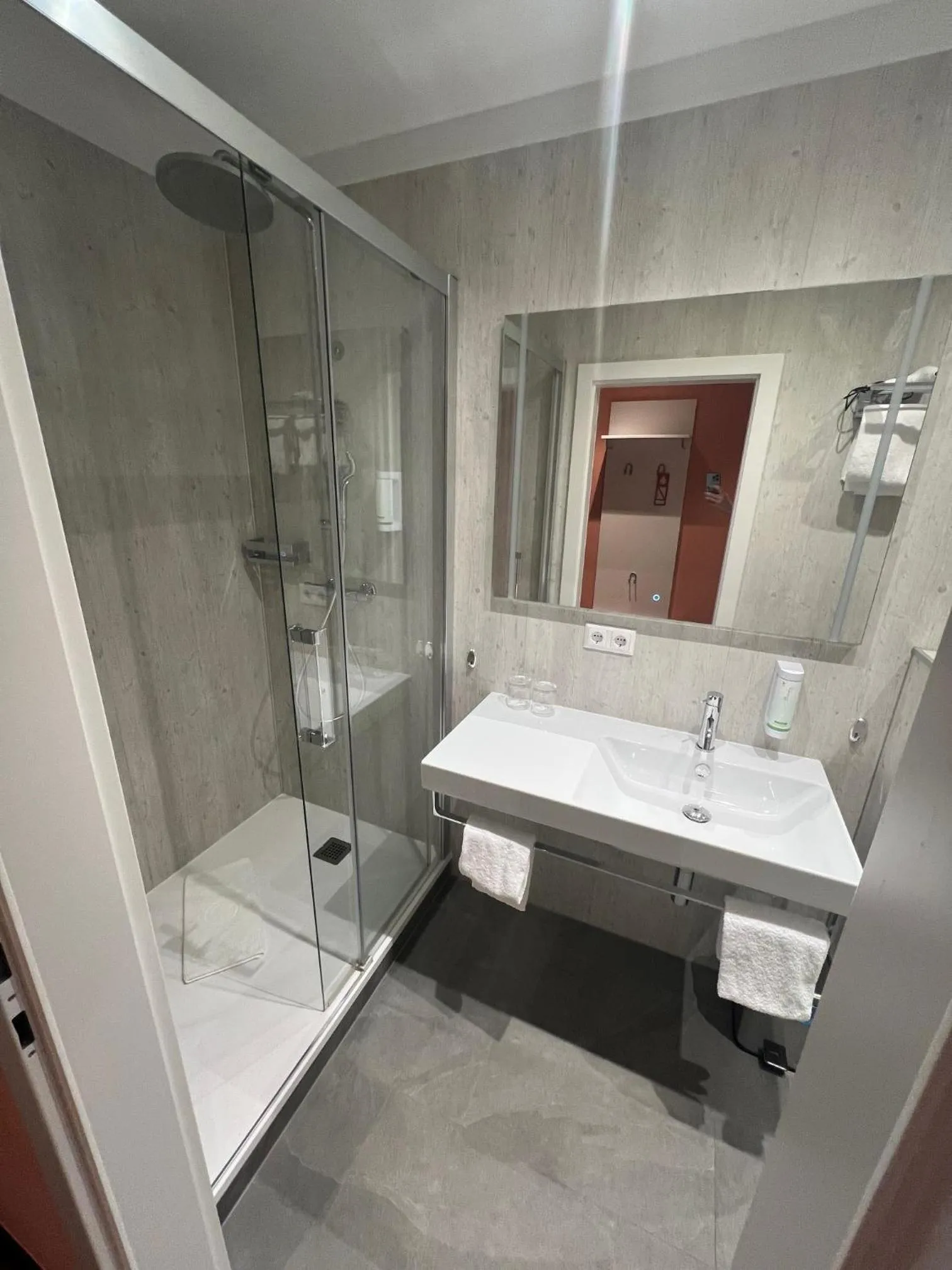 Bathroom in Hotel Caroline