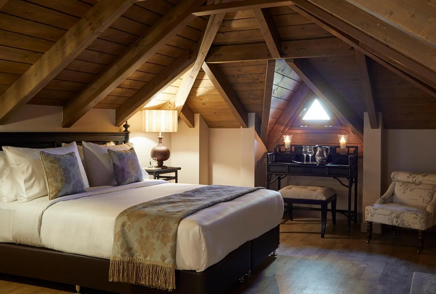 Bed in MounTrace Suites & SPA