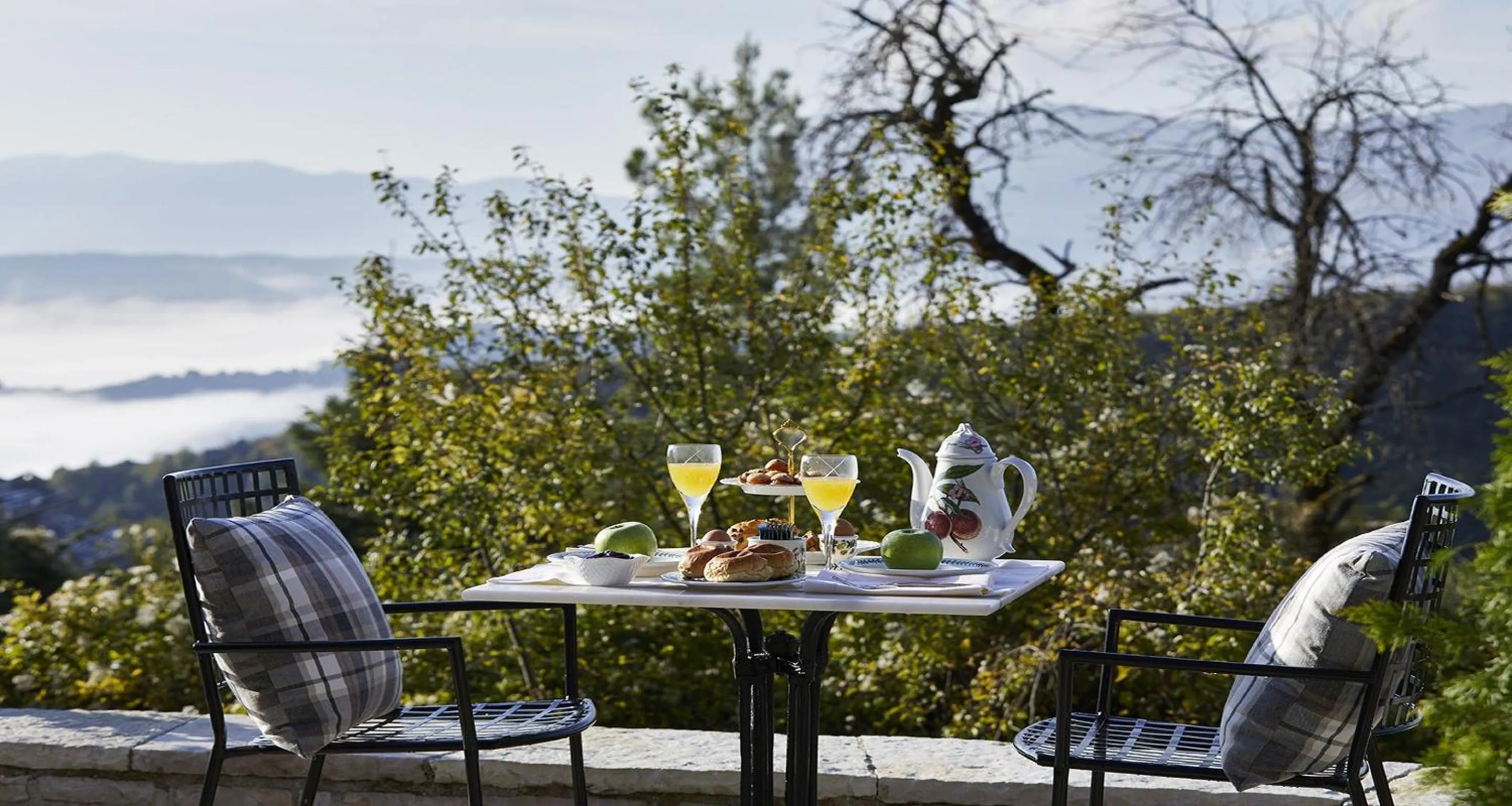 Breakfast in MounTrace Suites & SPA