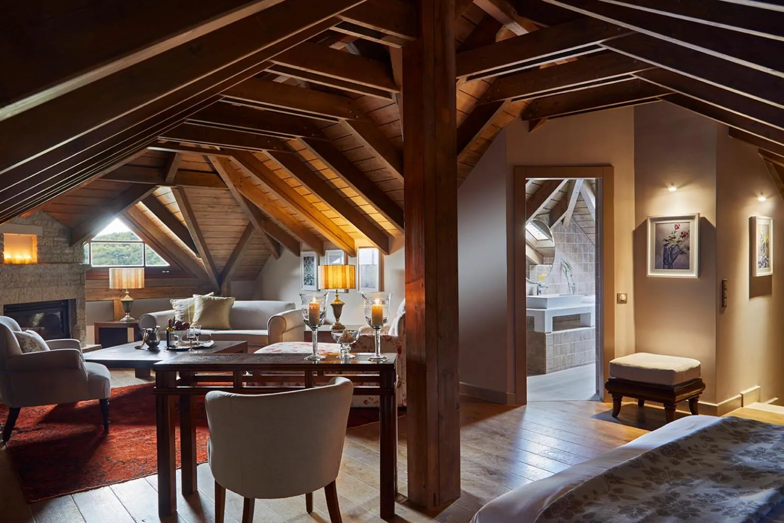 Dining area in MounTrace Suites & SPA