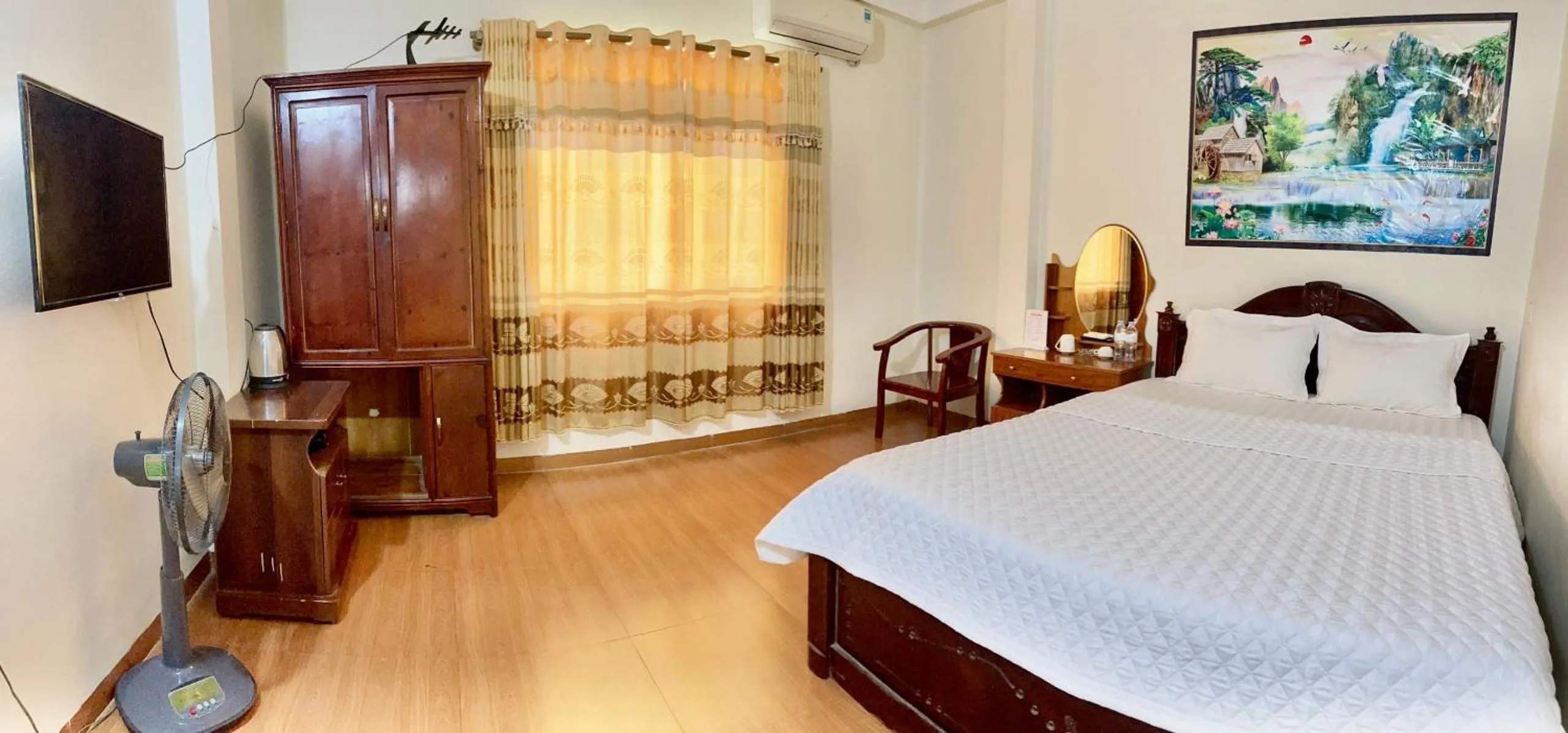 Bedroom, Bed in Van Anh Hotel