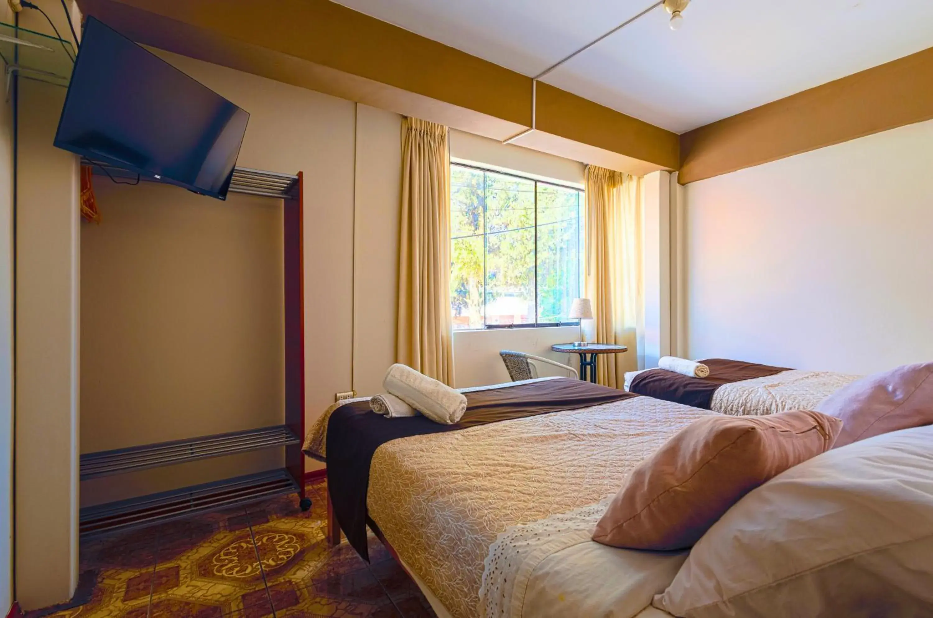 Standard Twin Room with Shared Bathroom in Hermoza House Standard Twin Room with Shared Bathroom in Hermoza House