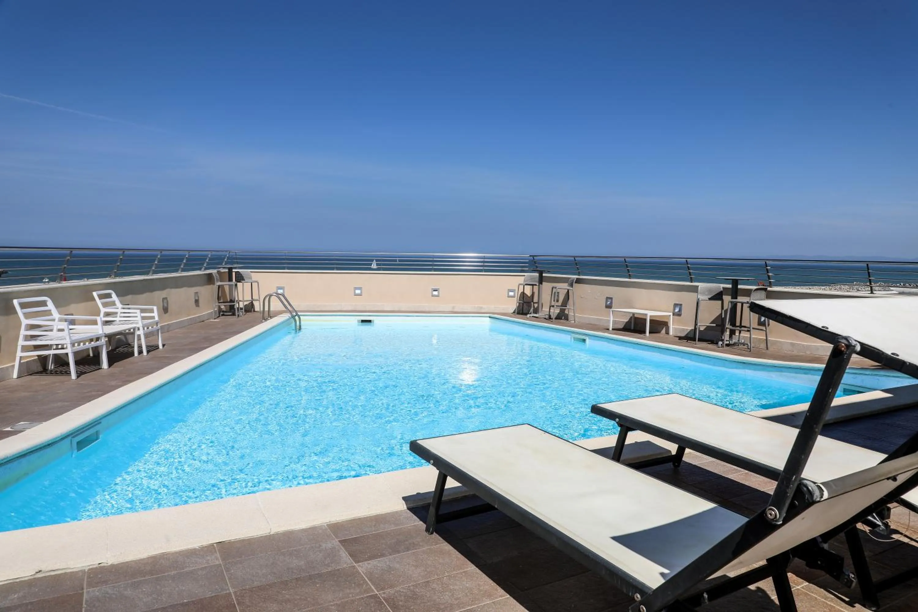 Swimming pool in Hotel Tiber Rooftop & Wellness