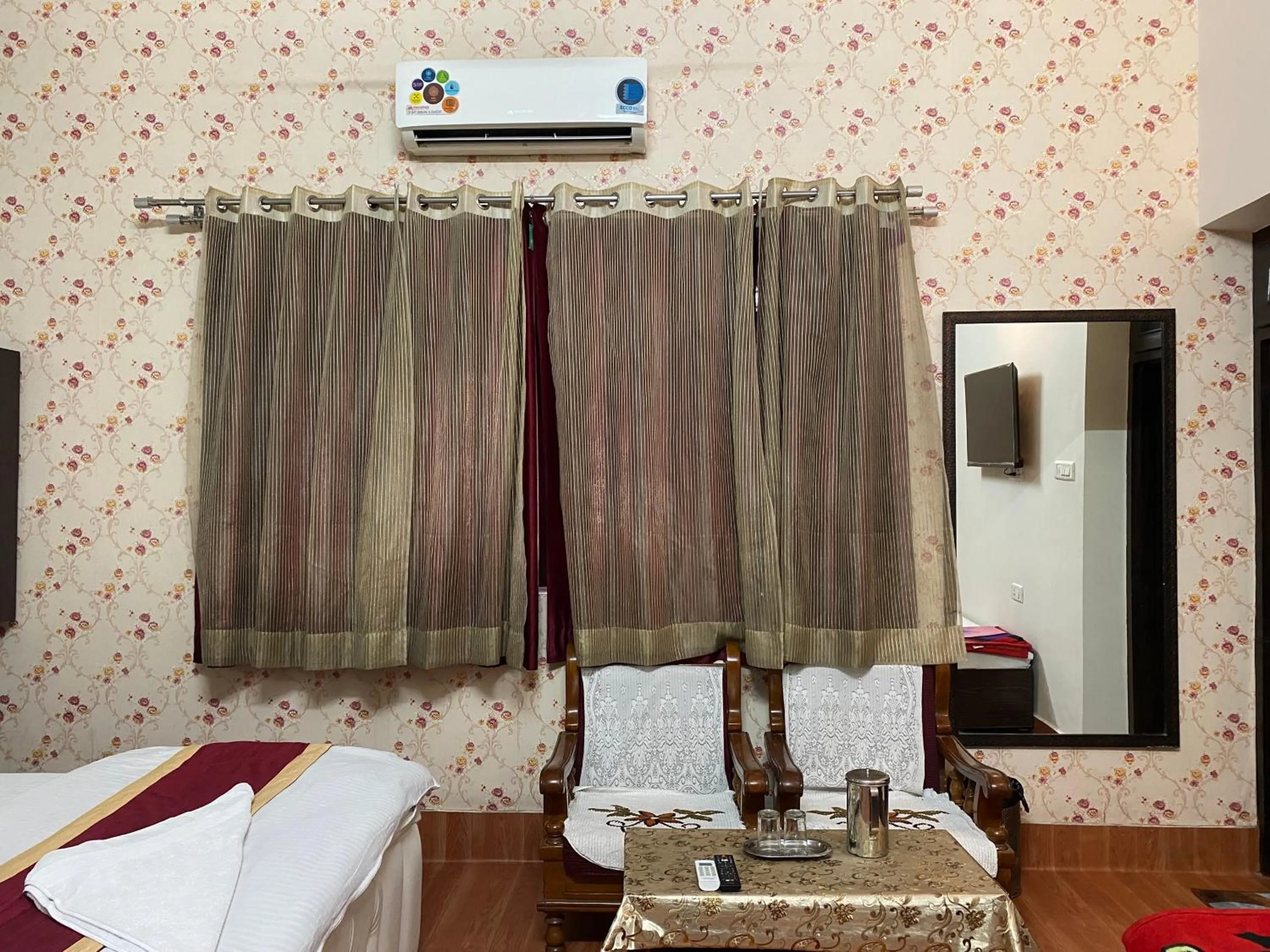 Seating area, Bed in Hotel Vacation