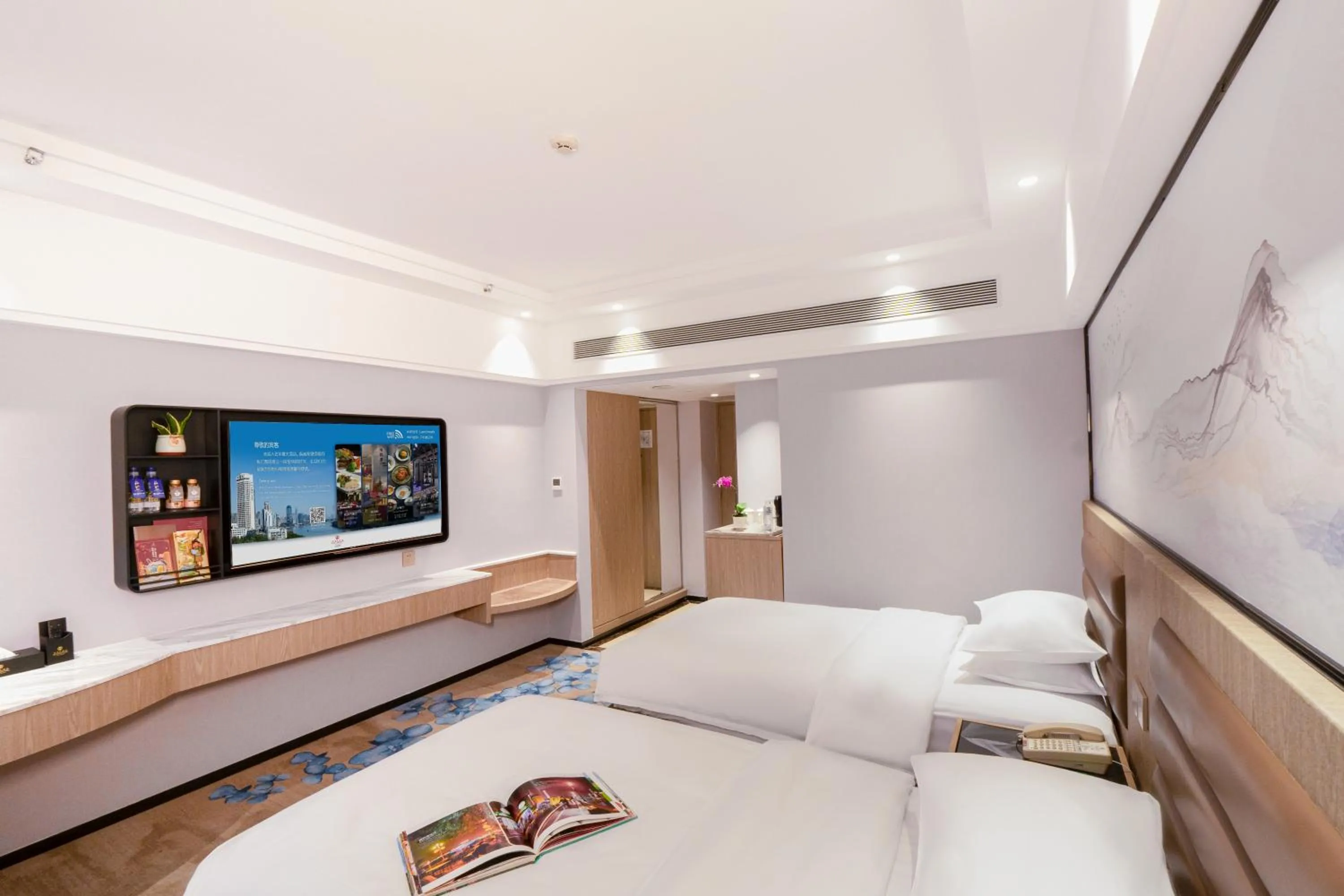 Photo of the whole room, Bed in Hotel Landmark Canton