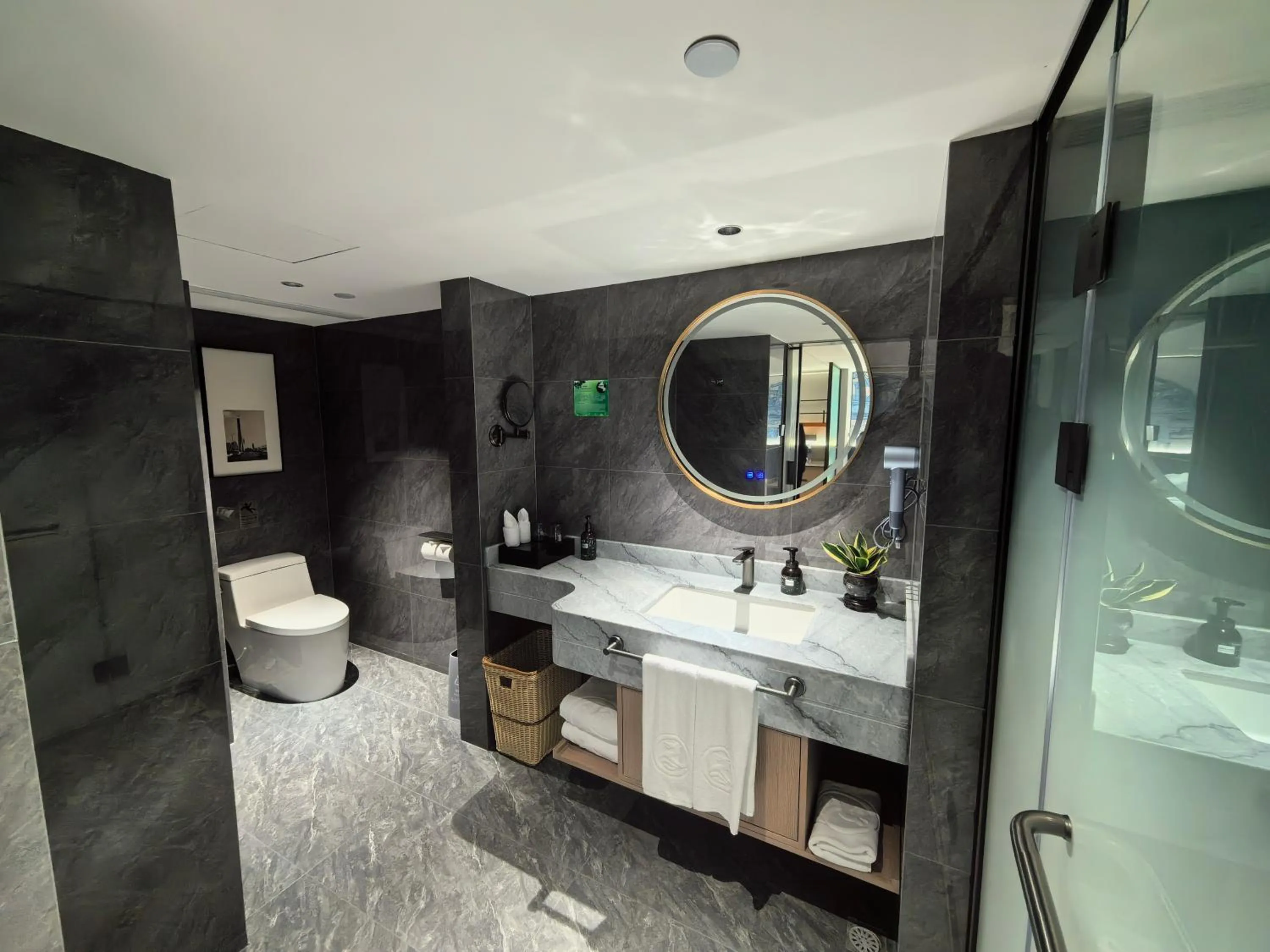 Toilet in Hotel Landmark Canton