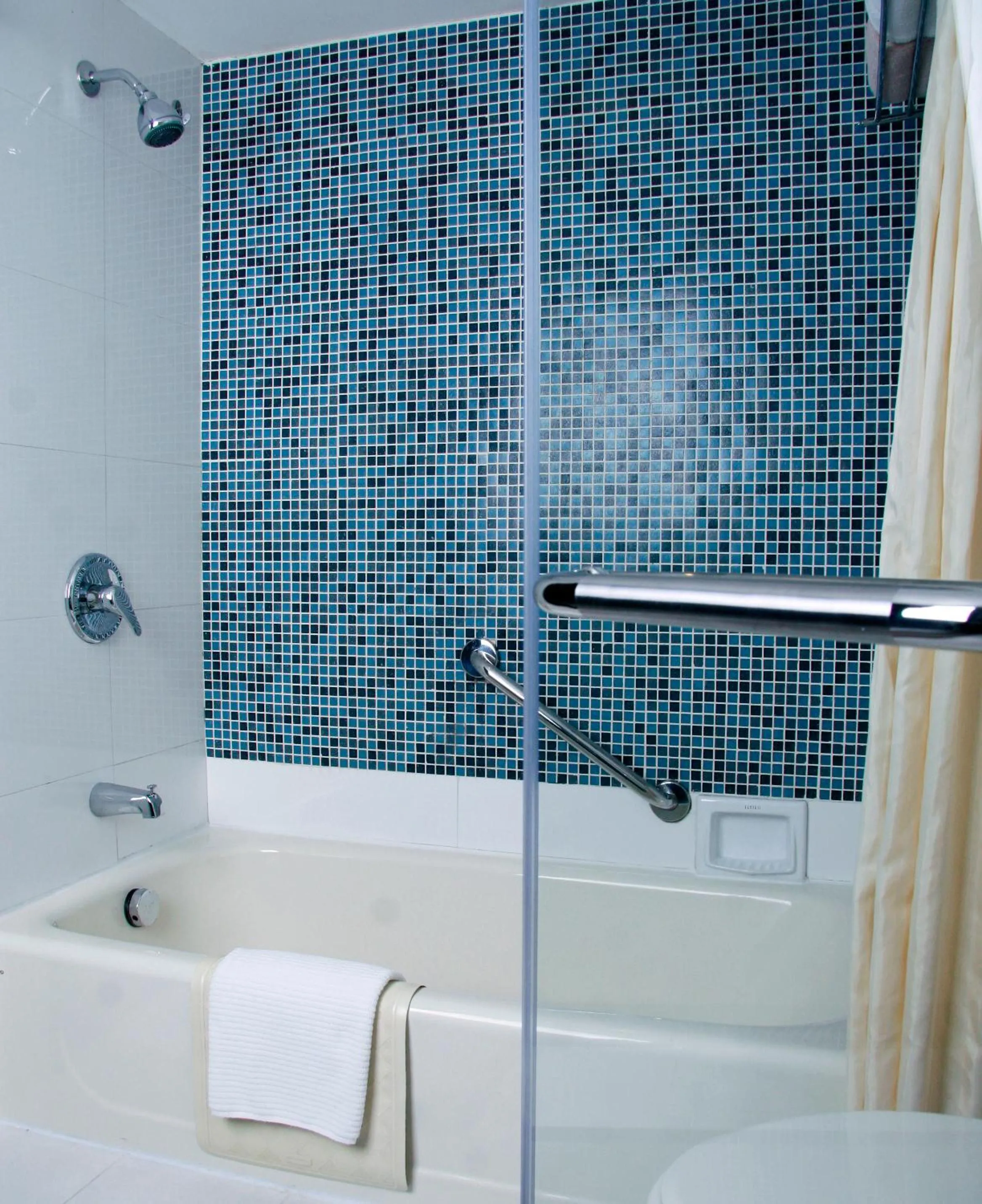 Bathroom in Hotel Landmark Canton