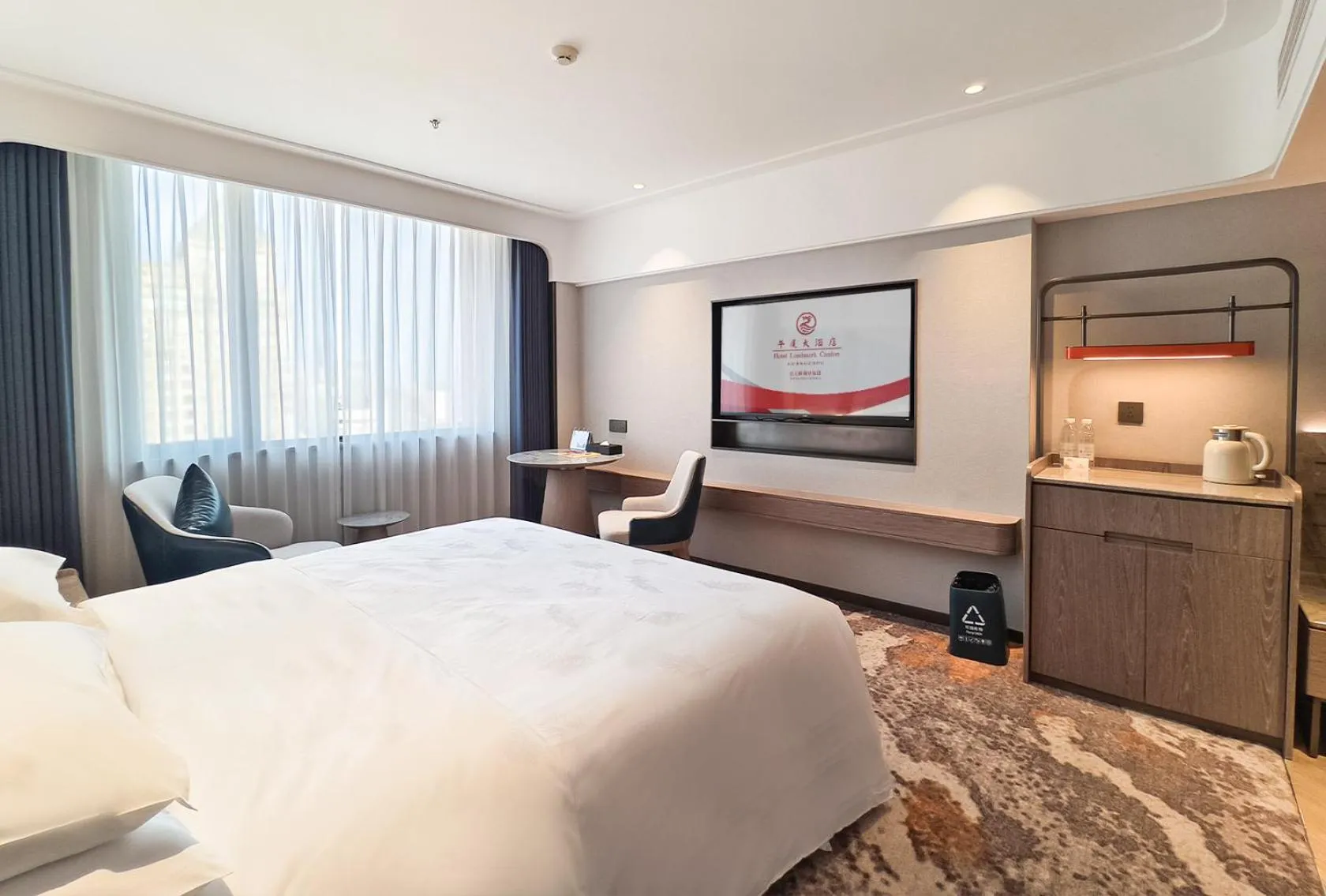 Photo of the whole room, Bed in Hotel Landmark Canton