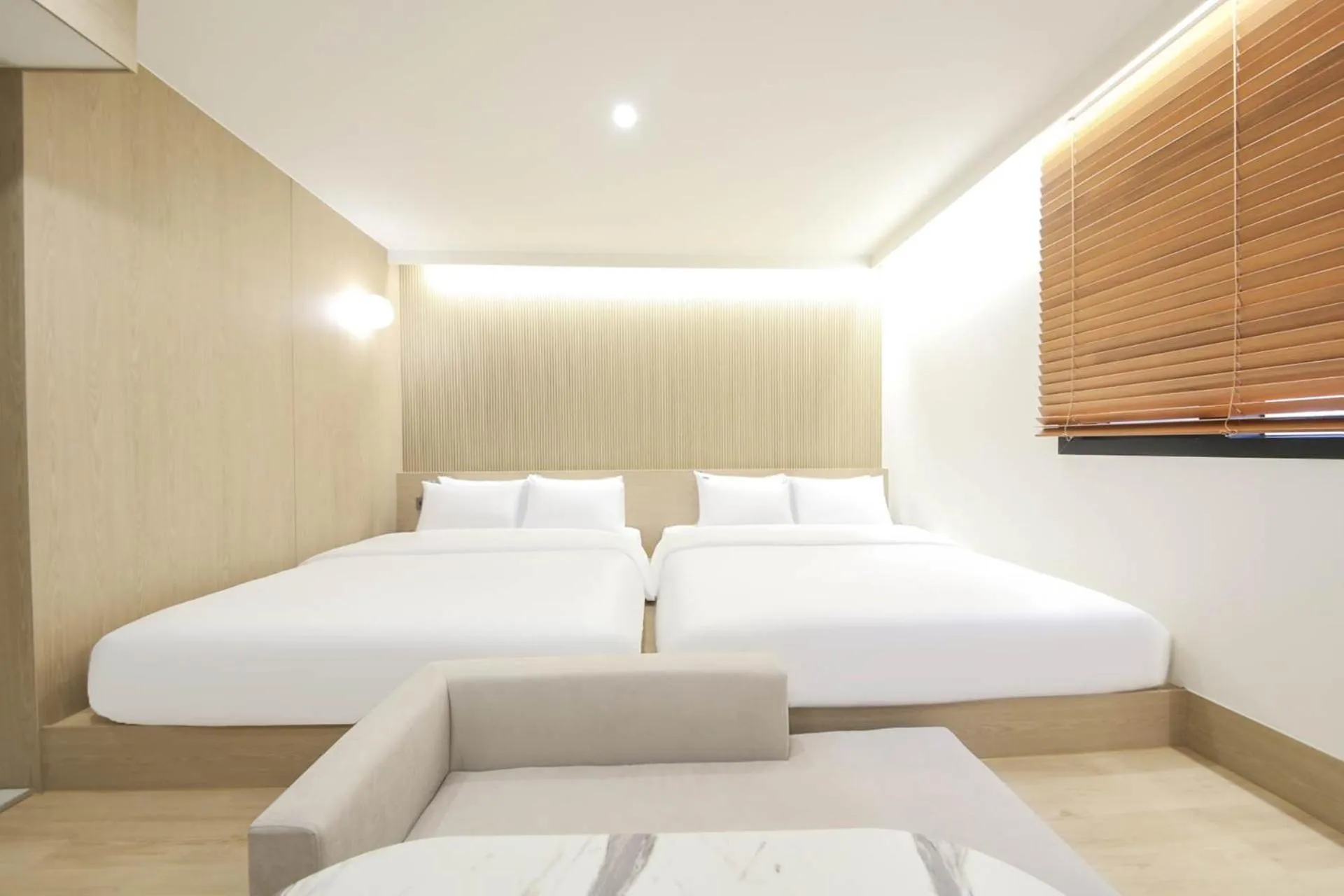 Bed in Busan H-AVENUE Hotel Seomyeon Station