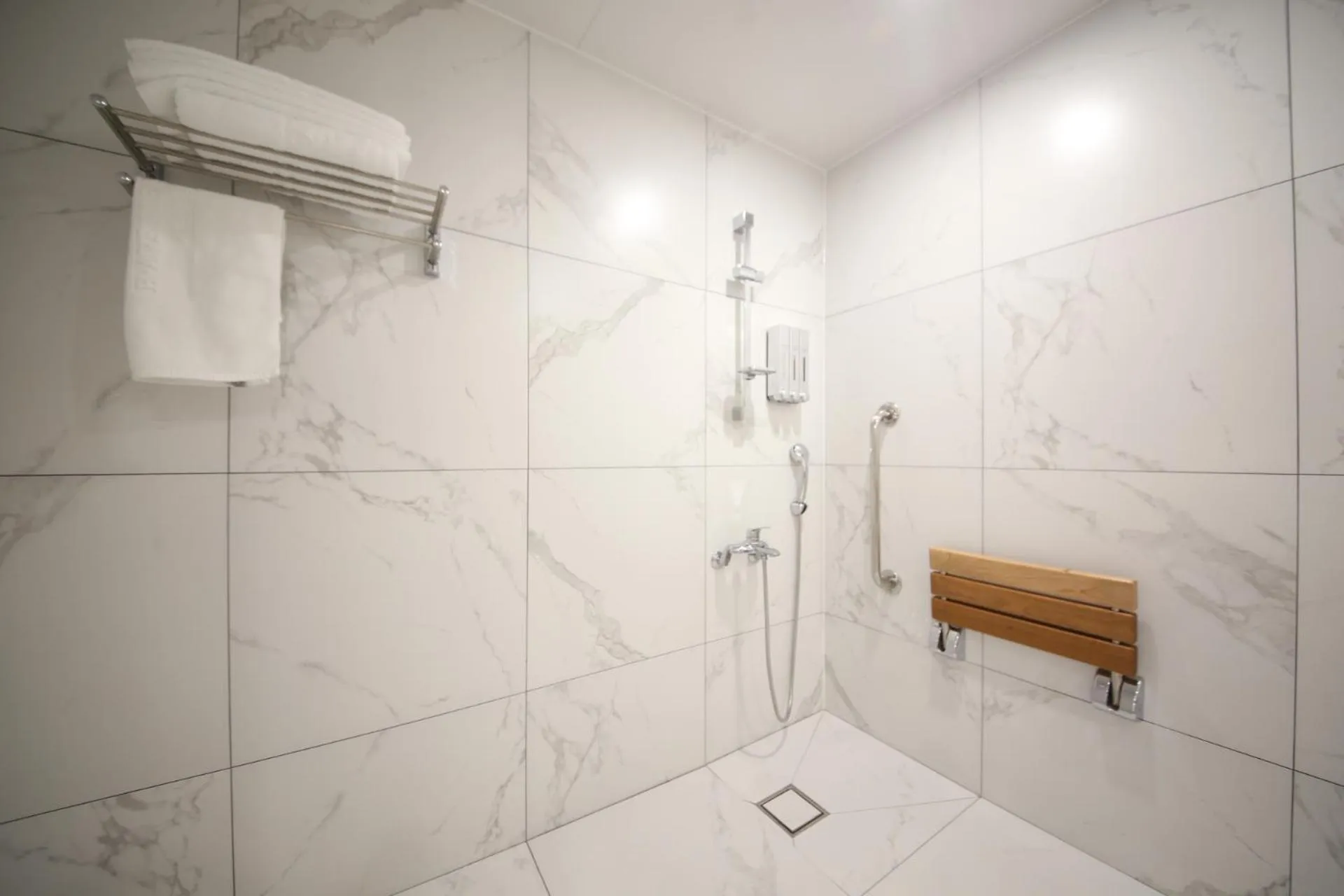 Toilet in Busan H-AVENUE Hotel Seomyeon Station