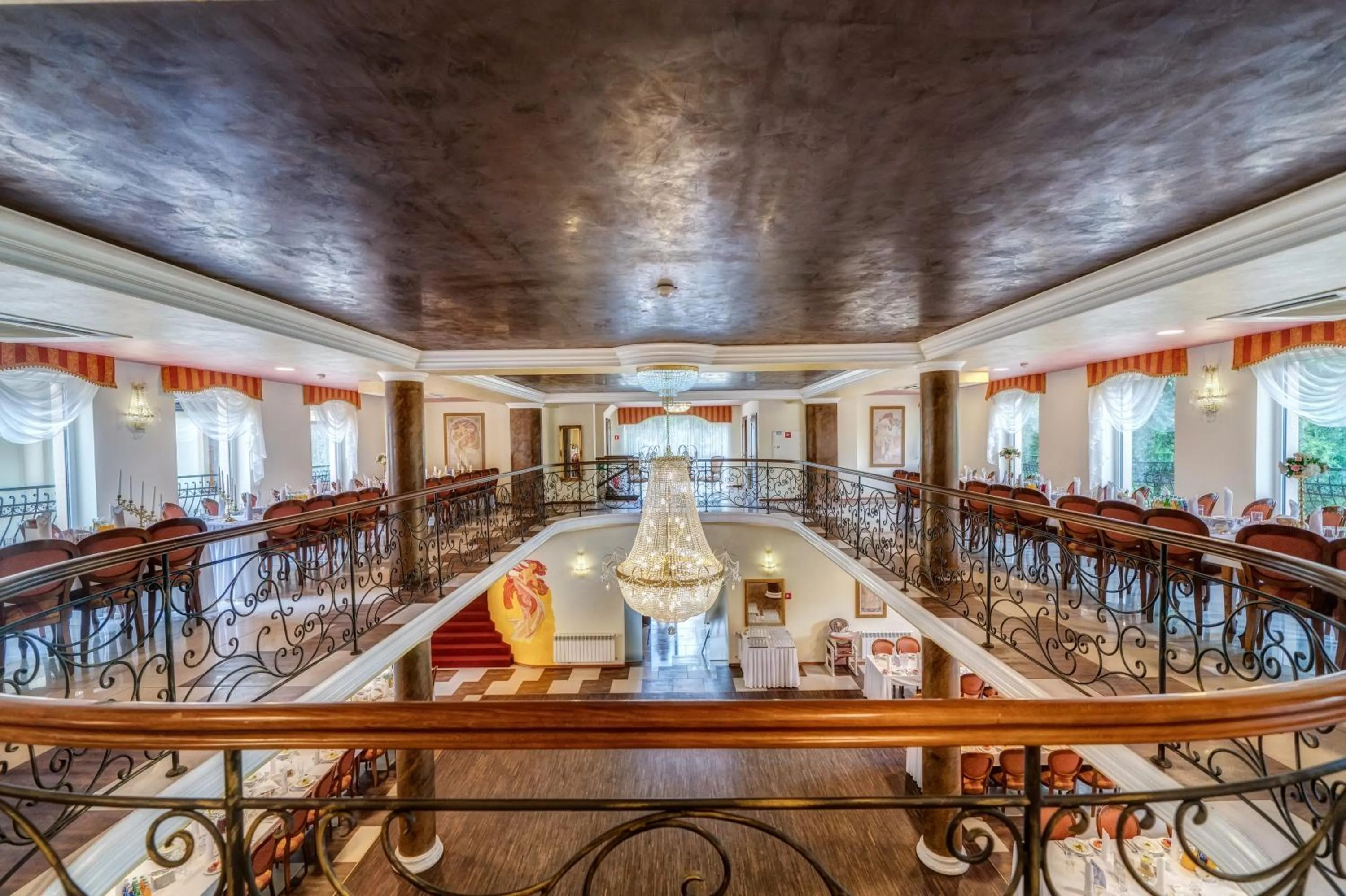 Restaurant/places to eat in Dworek Skawiński