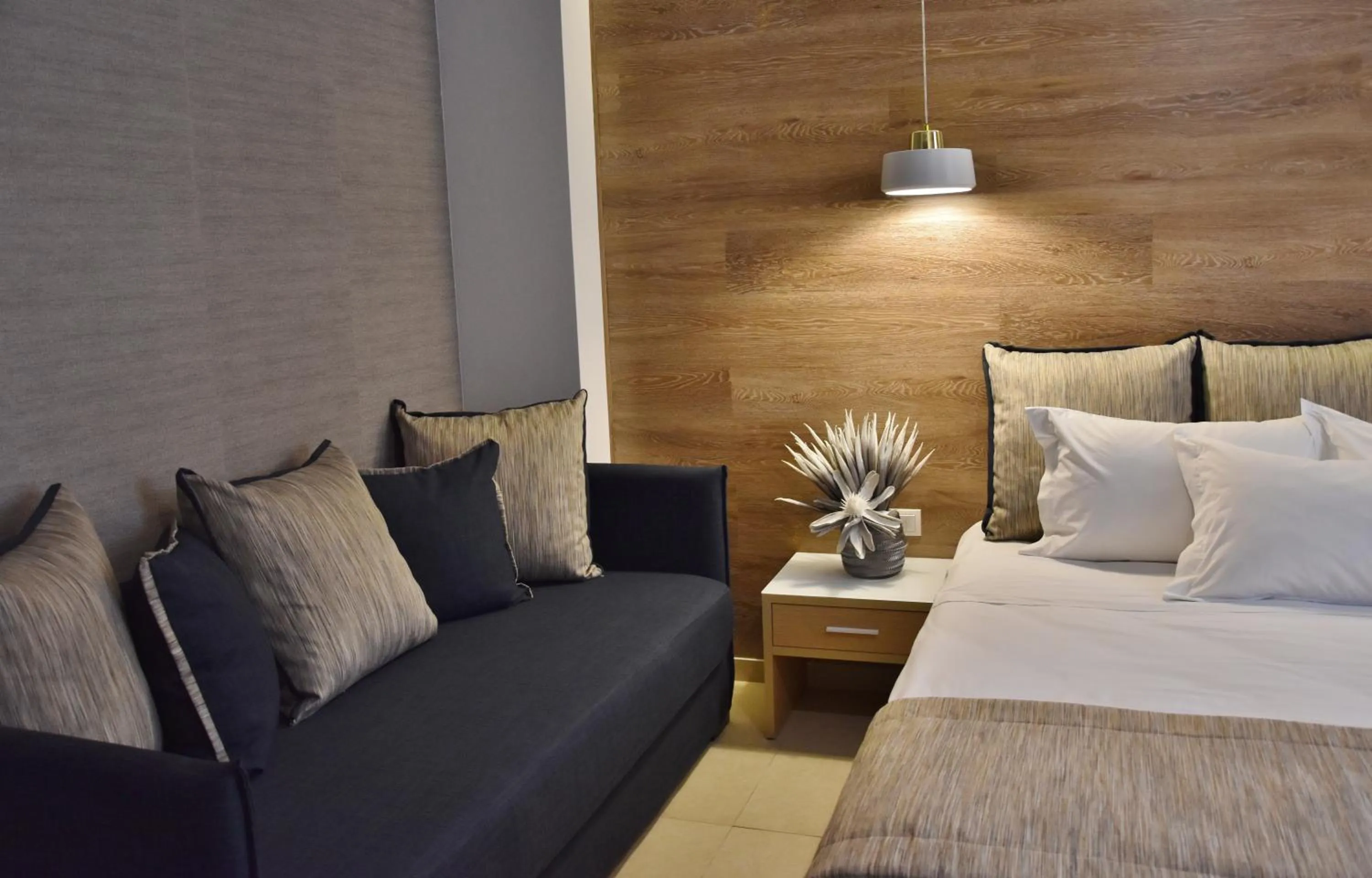 Garden view, Bed in Maison Hotel