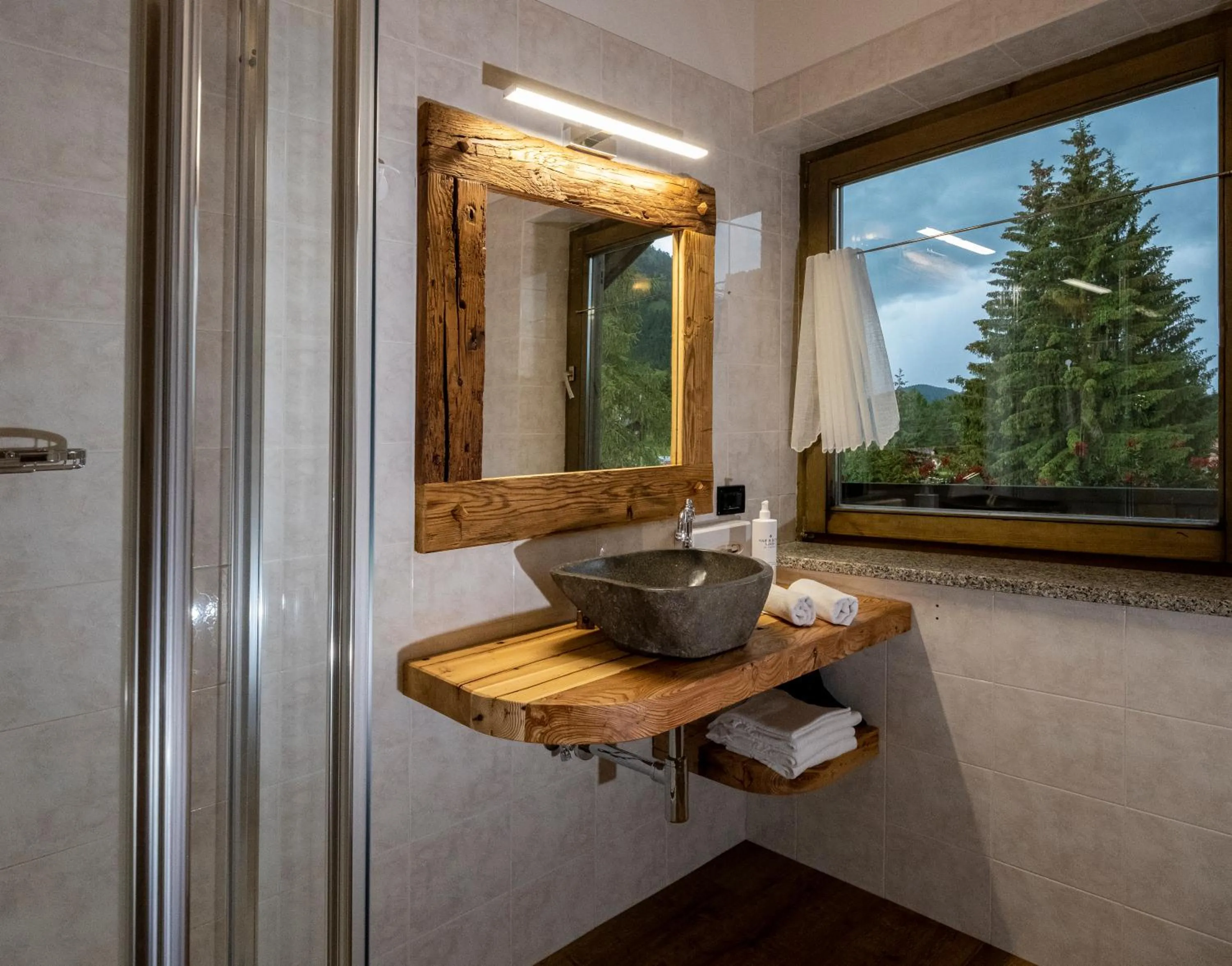 Bathroom in Hotel Canada