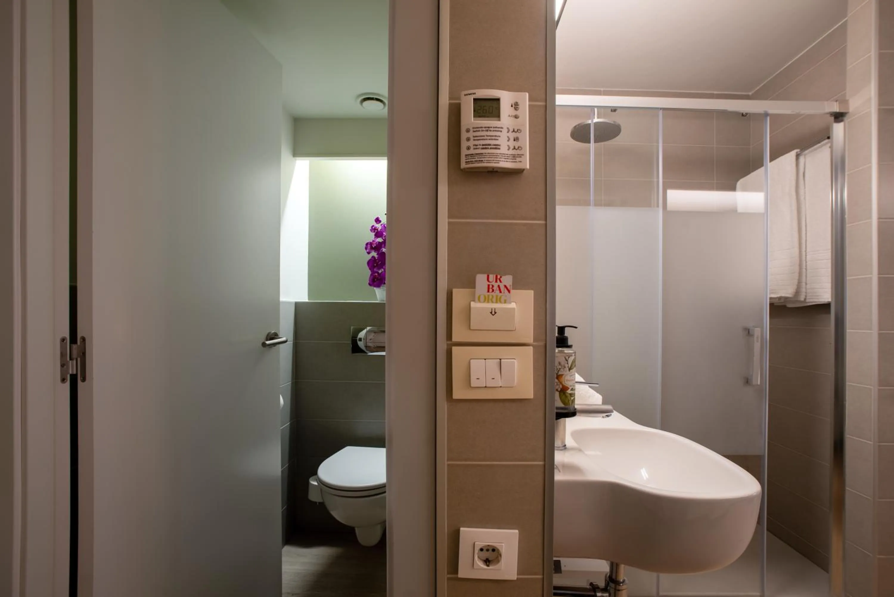 Shower in Hotel Bed4U Pamplona