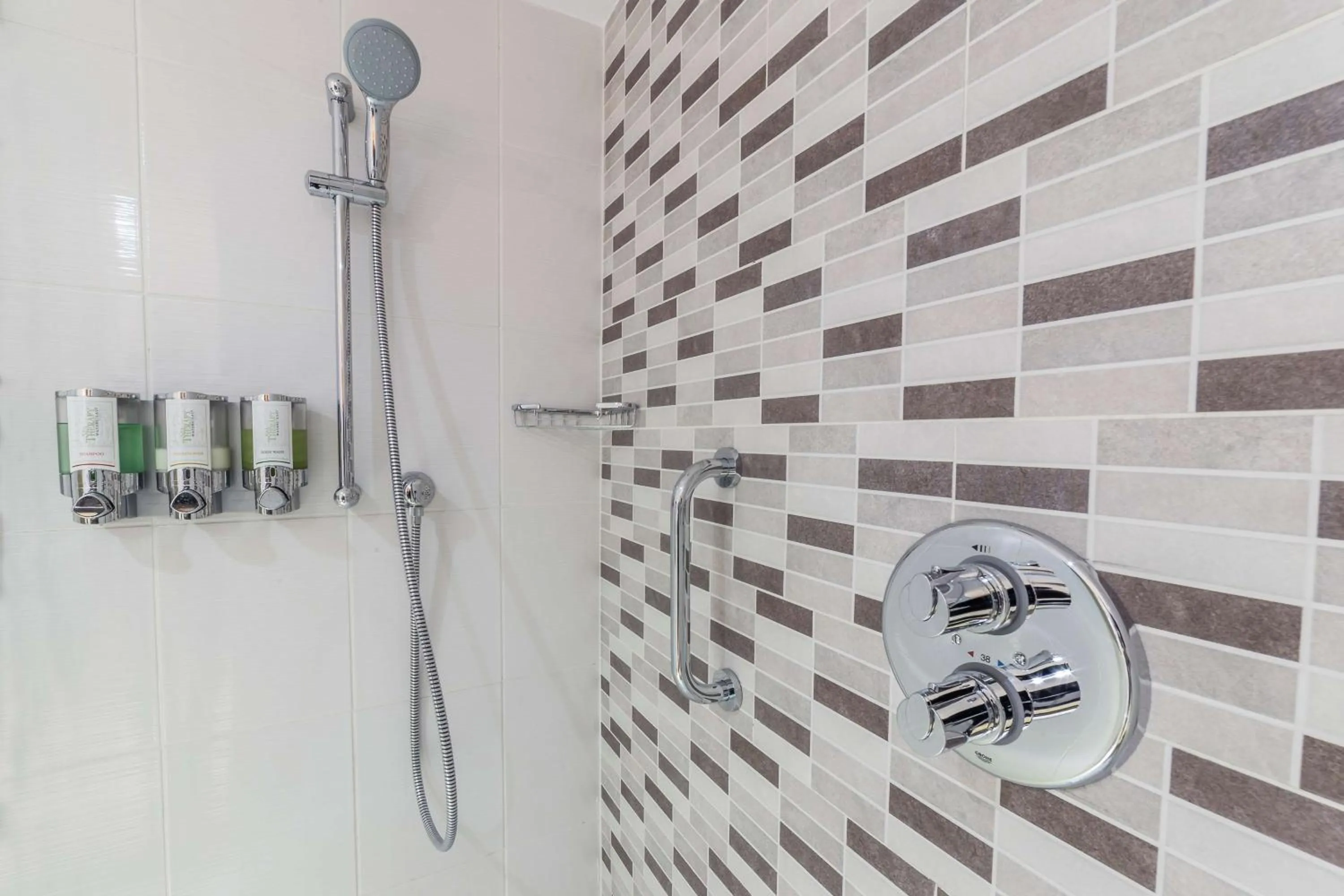 Bathroom in Hampton By Hilton Iasi