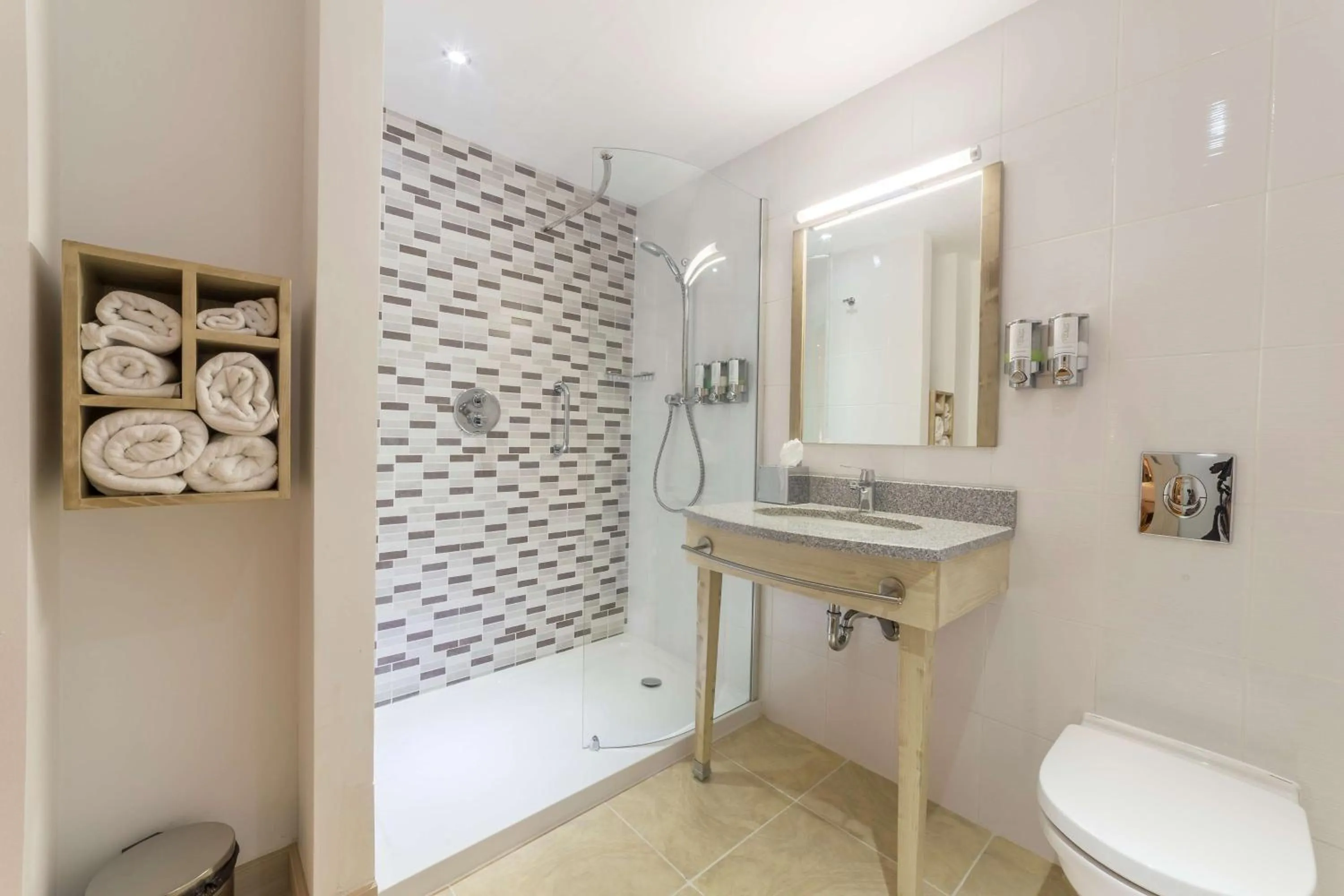 Bathroom in Hampton By Hilton Iasi