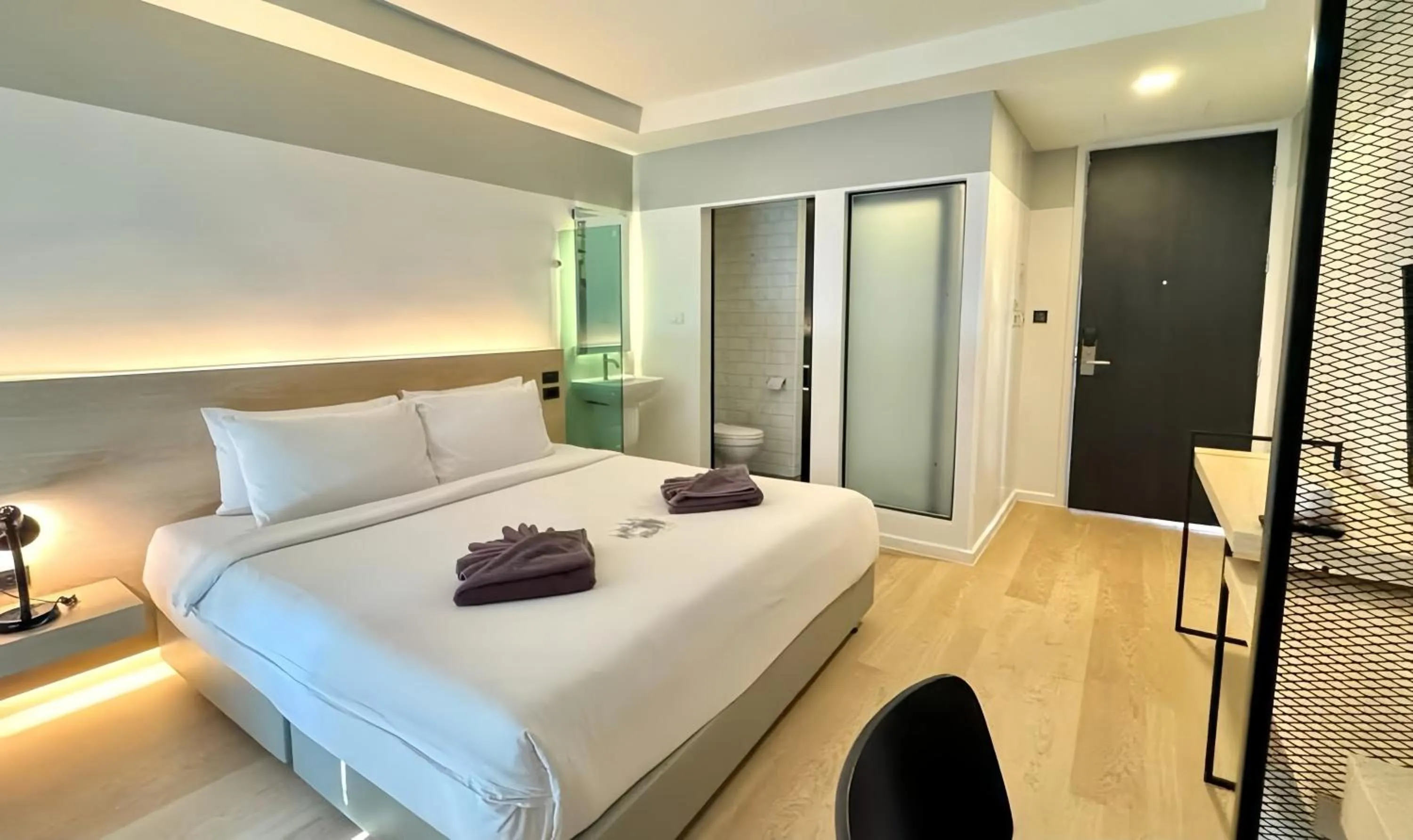 Photo of the whole room, Bed in ISTY Design Hotel