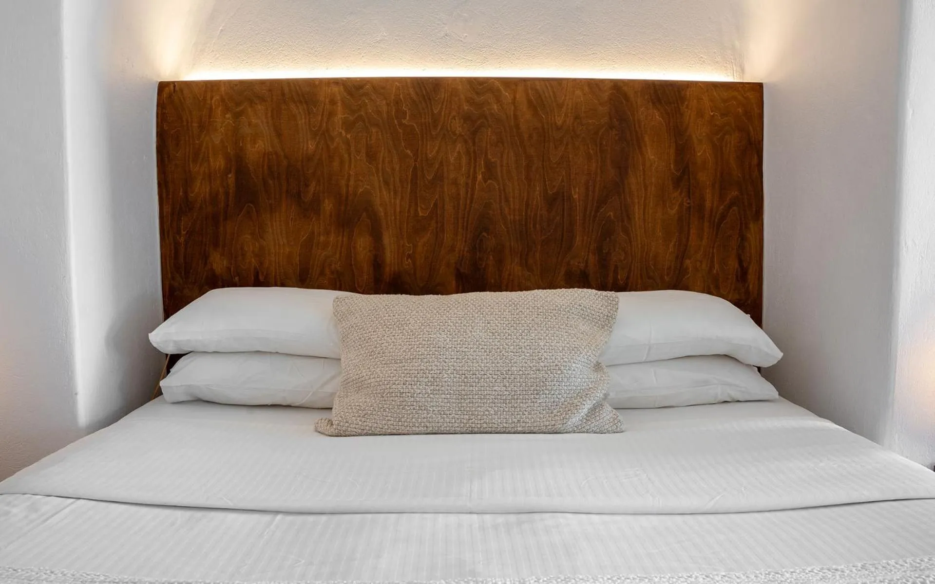 Bed in Mirabo Villas