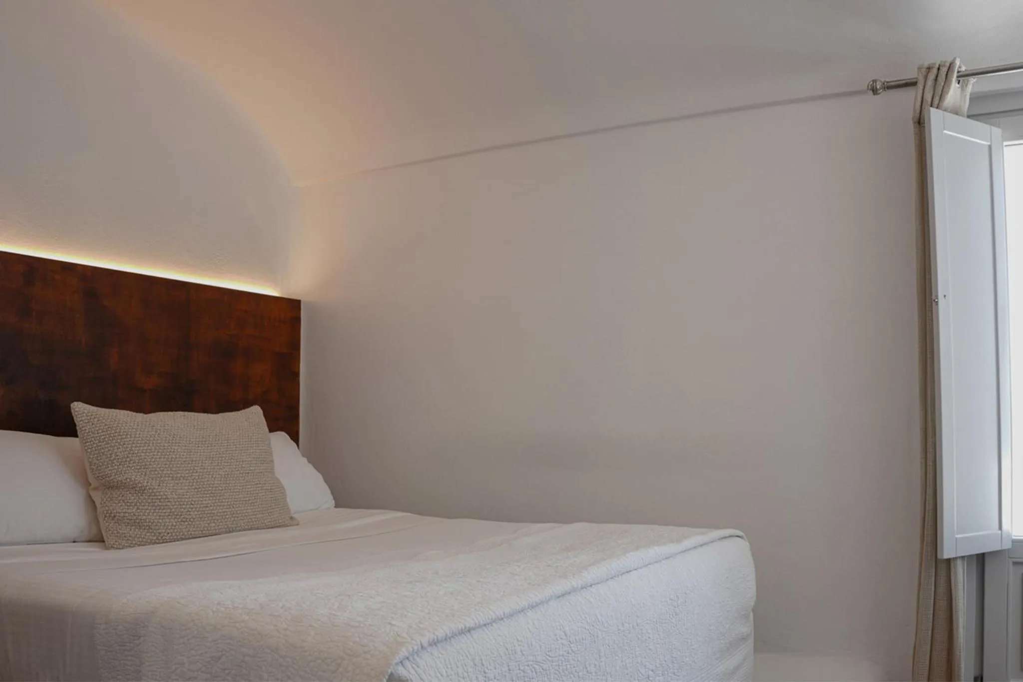 Bed in Mirabo Villas