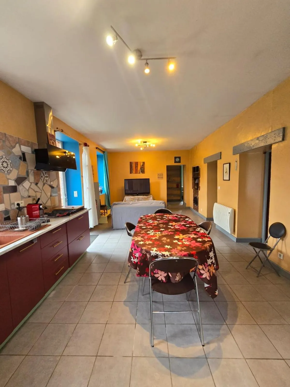 Kitchen or kitchenette, Bed in Domaine de Fontenelay