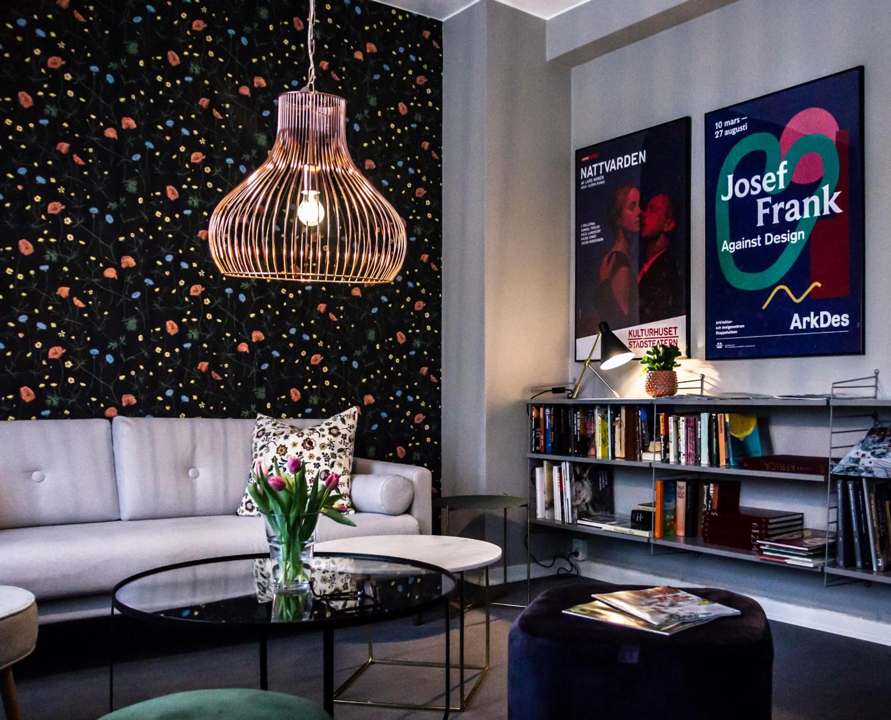 Library in STF Stockholm Skeppsholmen Vandrarhem