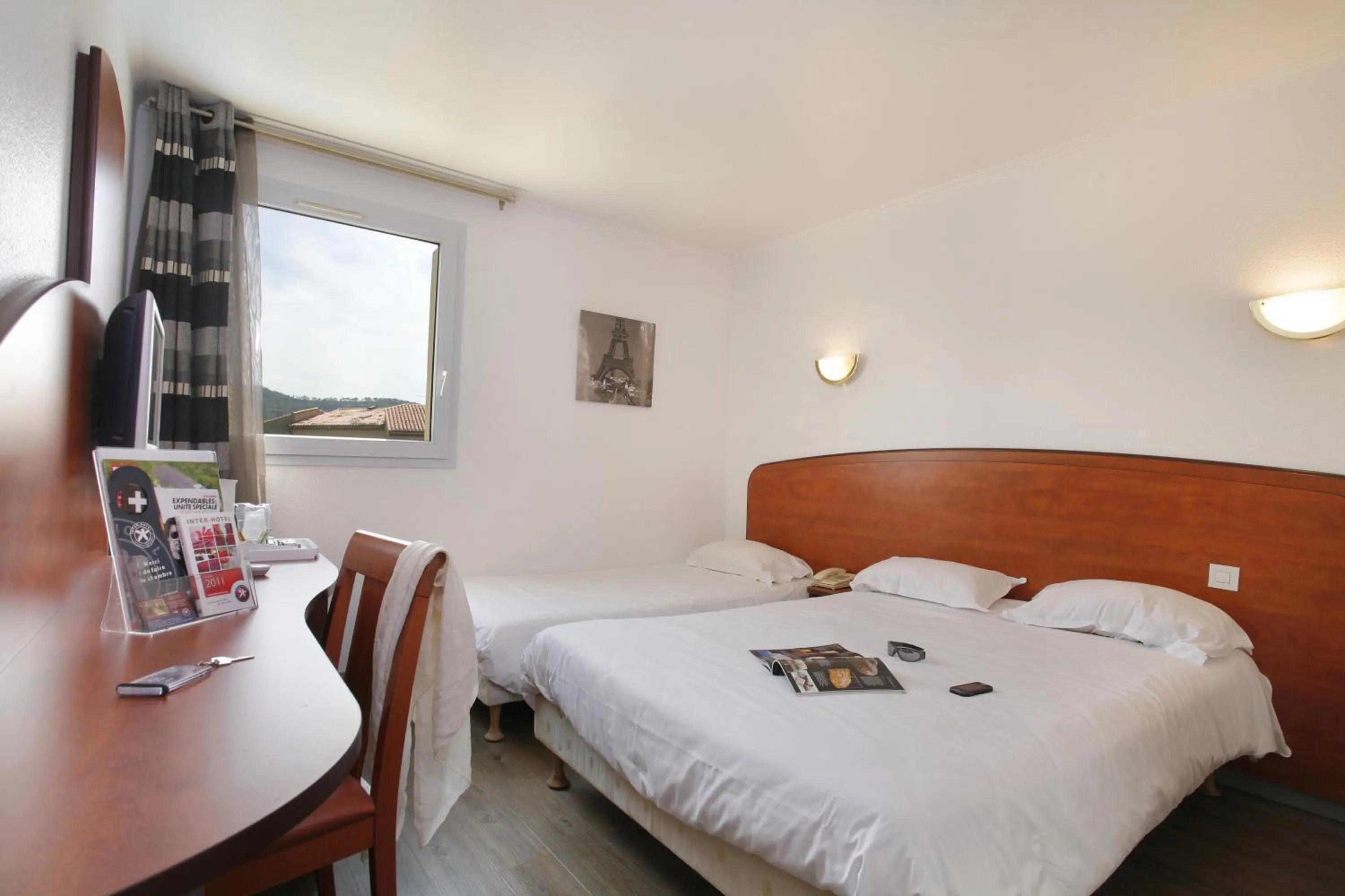 Photo of the whole room, Bed in The Originals City, Hôtel La Belle Étape, Brignoles