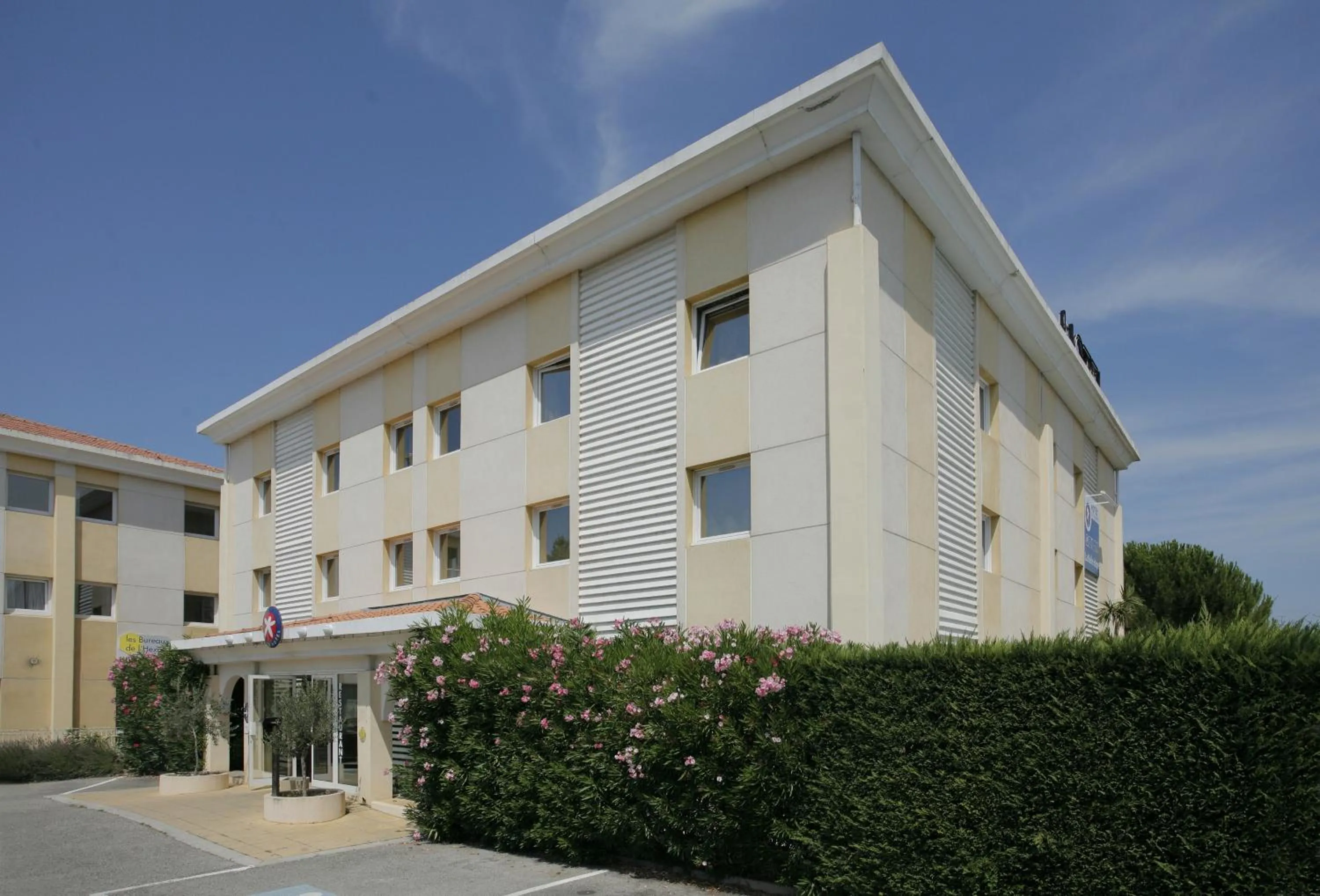 Facade/entrance in The Originals City, Hôtel La Belle Étape, Brignoles