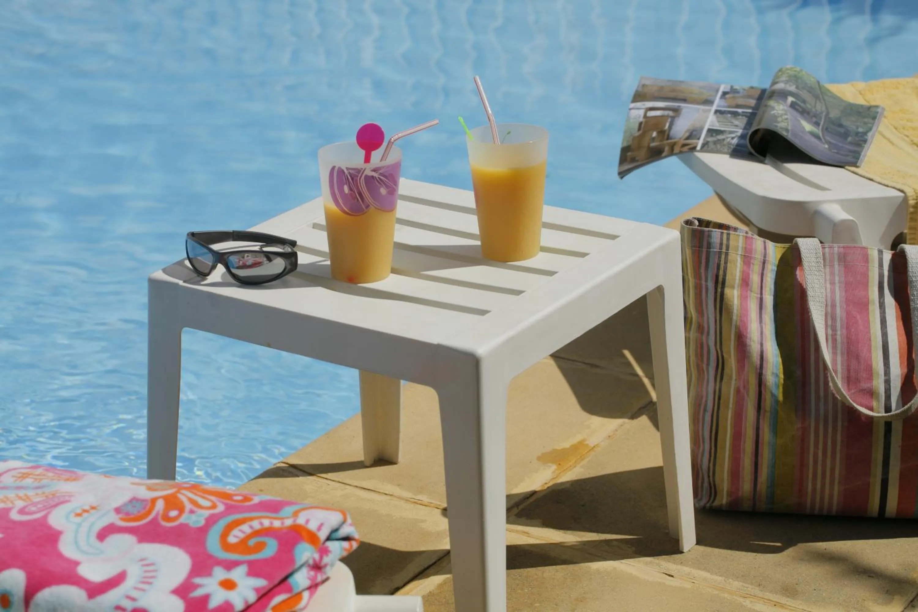 Swimming pool in The Originals City, Hôtel La Belle Étape, Brignoles
