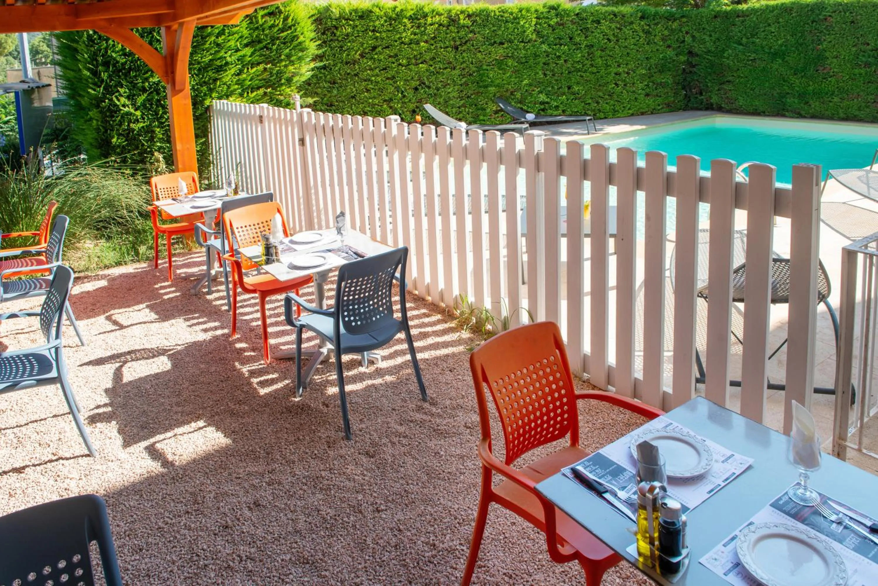Patio in The Originals City, Hôtel La Belle Étape, Brignoles