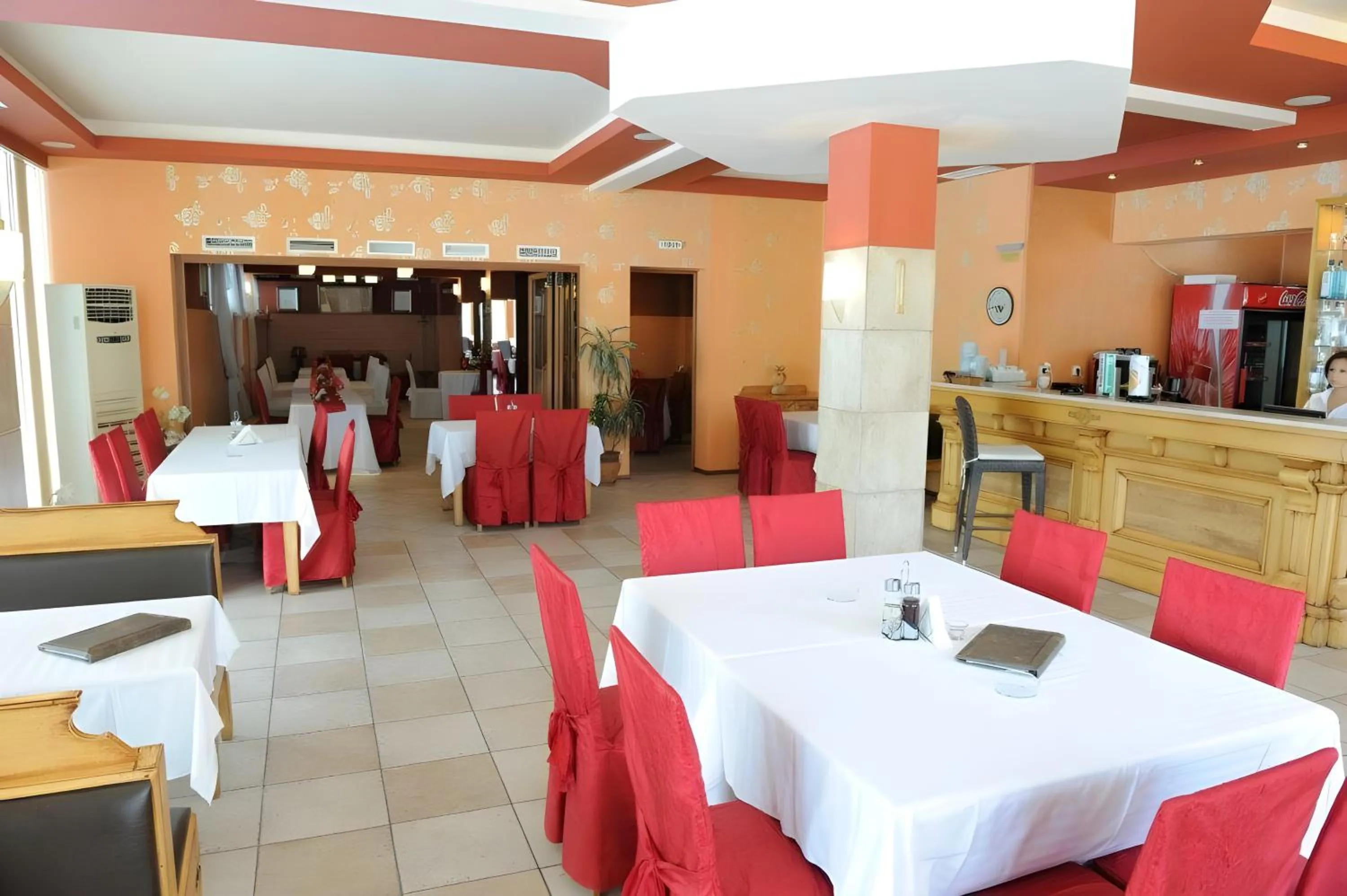 Restaurant/places to eat in Hotel Racic Self-Check In