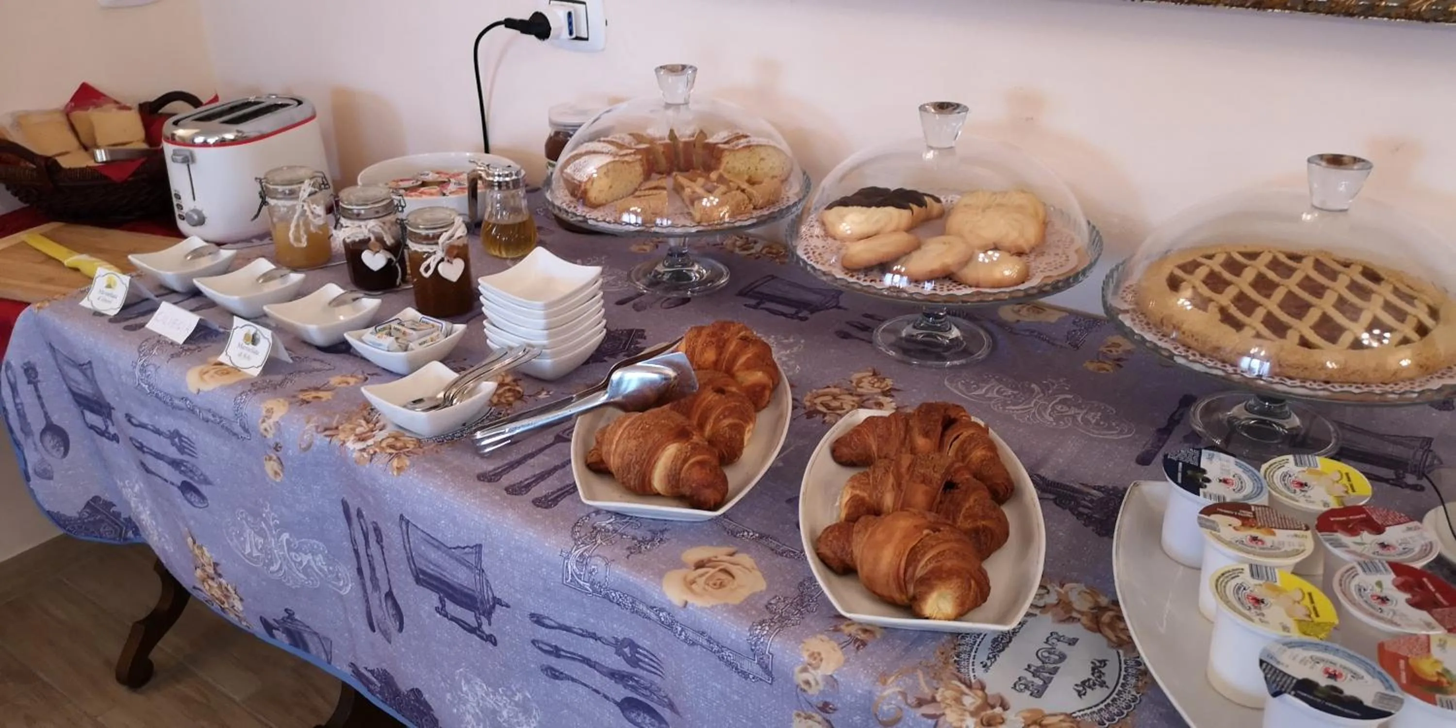 Buffet breakfast in B&B Paola e Francesco