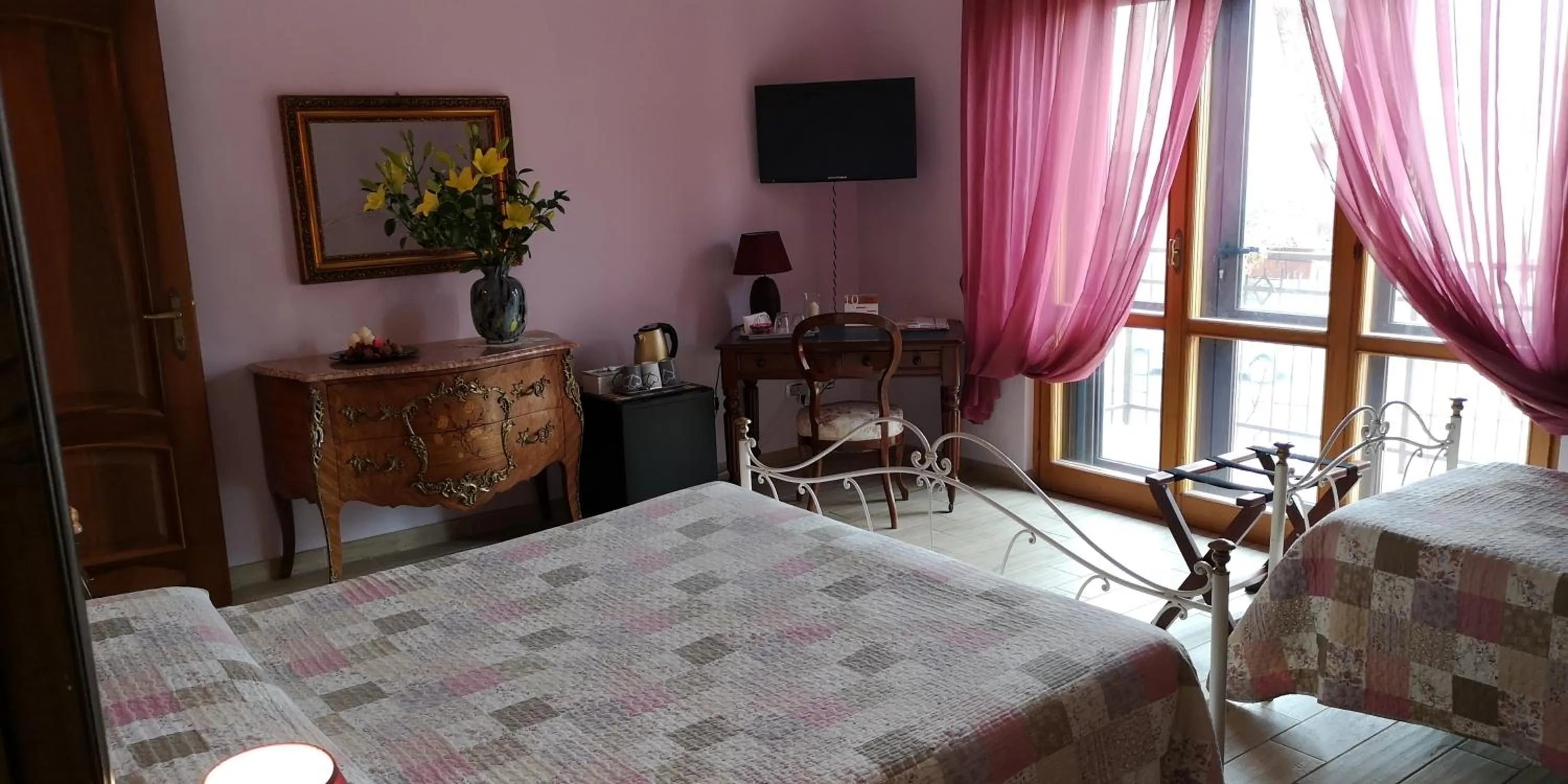 Photo of the whole room, Bed in B&B Paola e Francesco