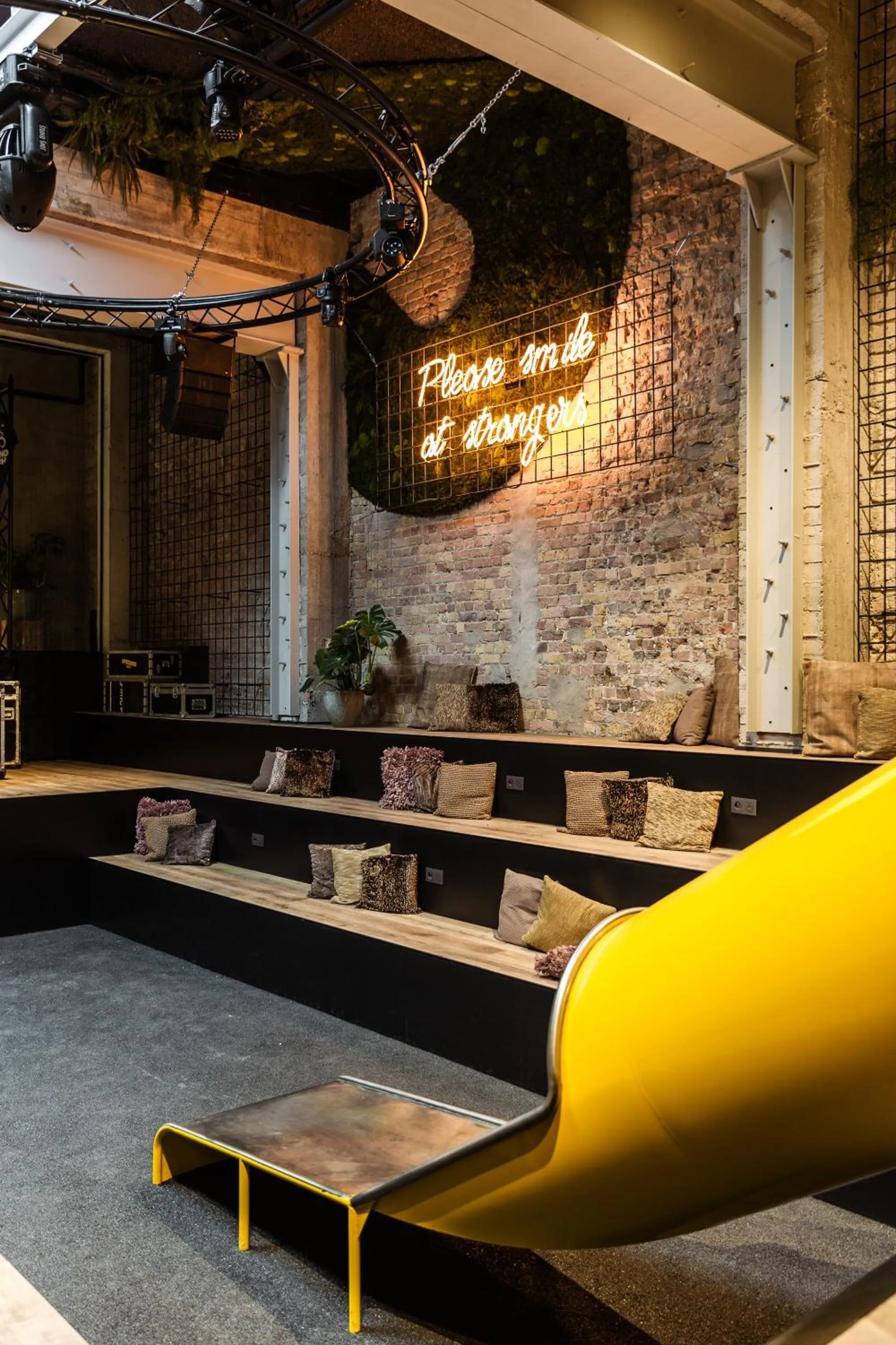 Lounge or bar in Upstairs Hotel