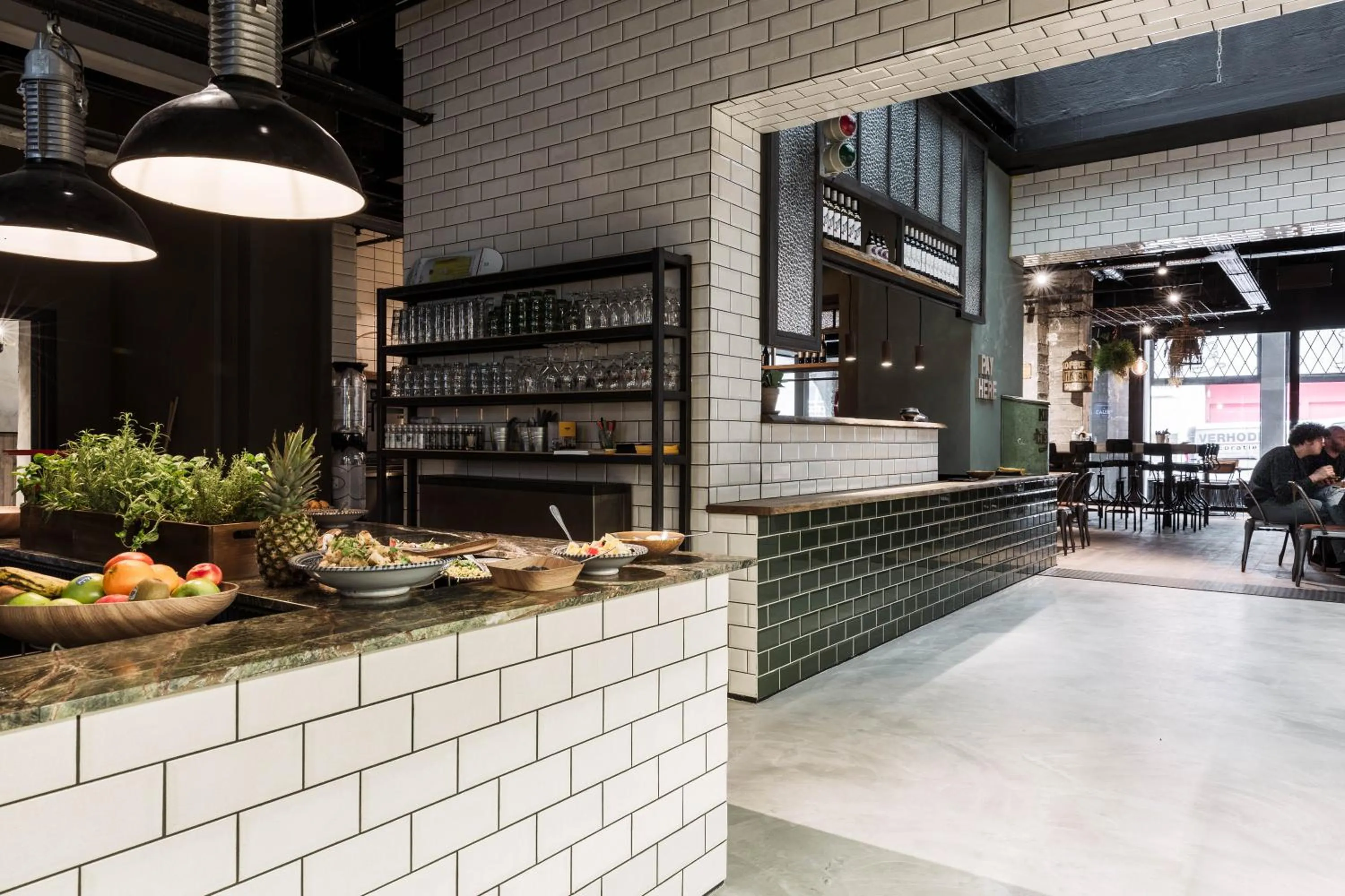 Restaurant/places to eat in Upstairs Hotel