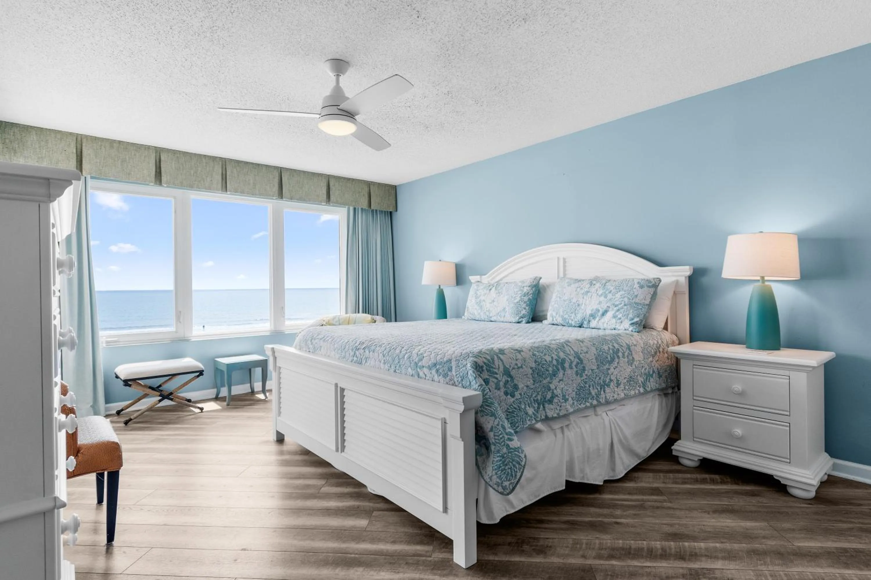 Bedroom, Bed in Litchfield Beach & Golf Resort