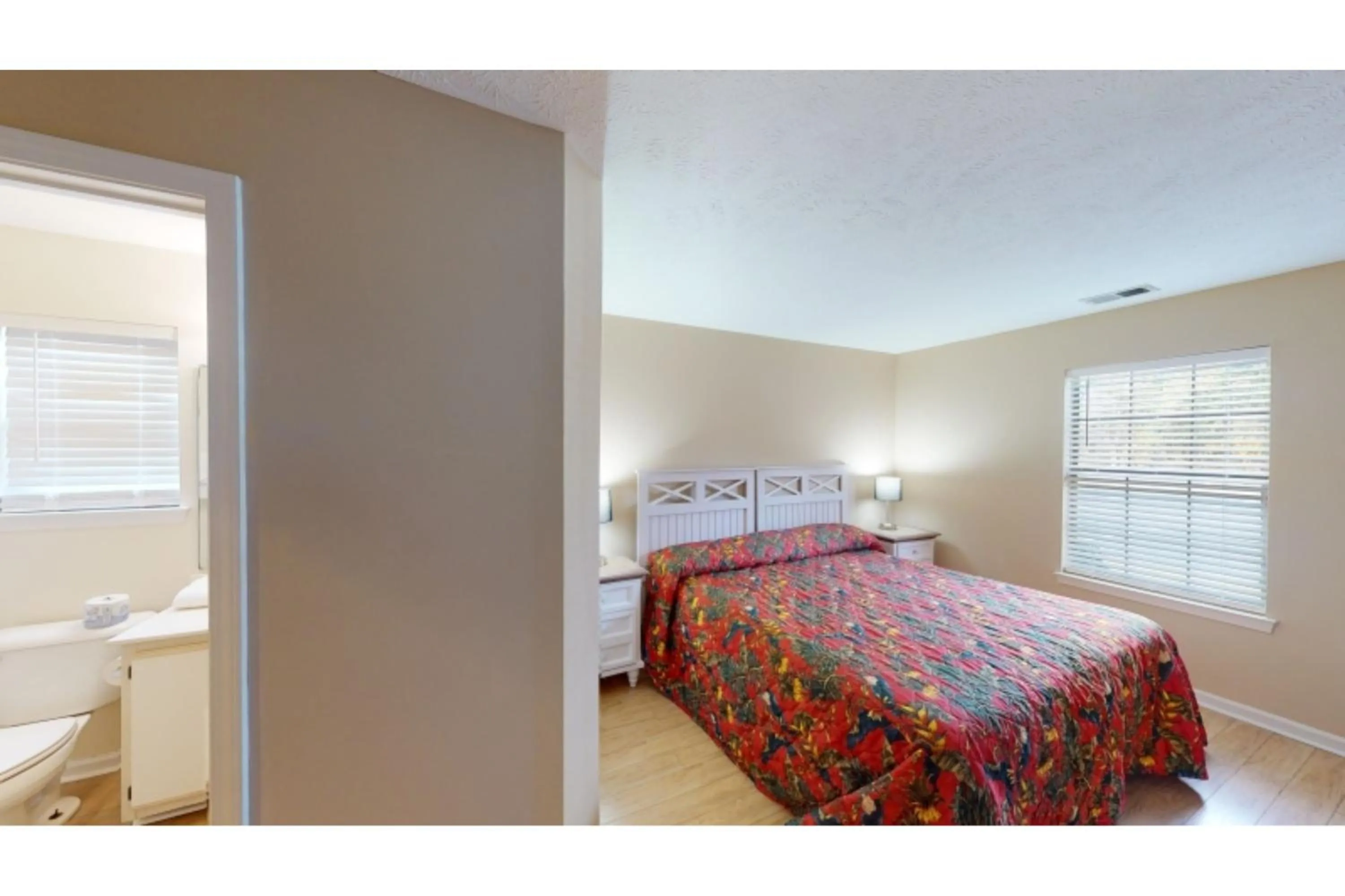 Bed in Litchfield Beach & Golf Resort