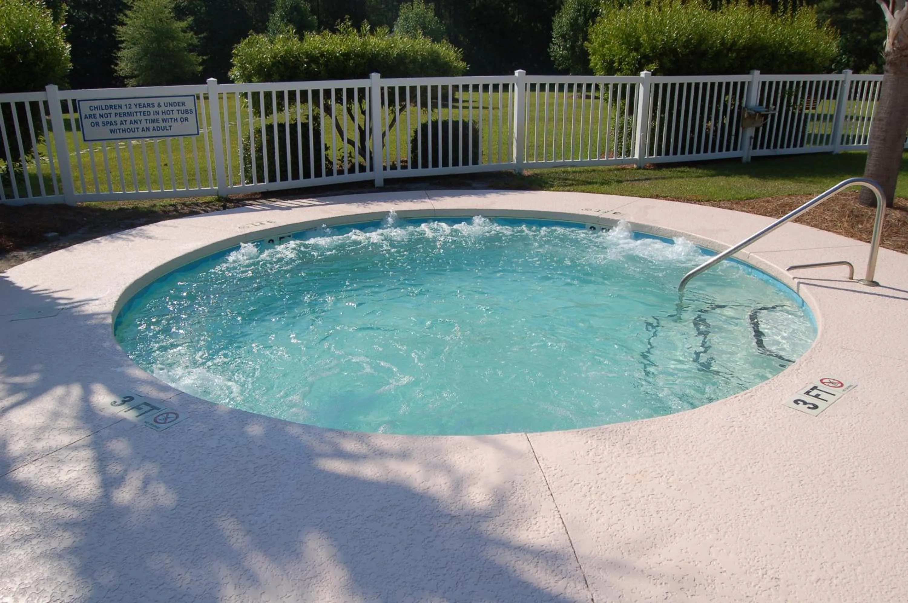 Hot Tub in Litchfield Beach & Golf Resort