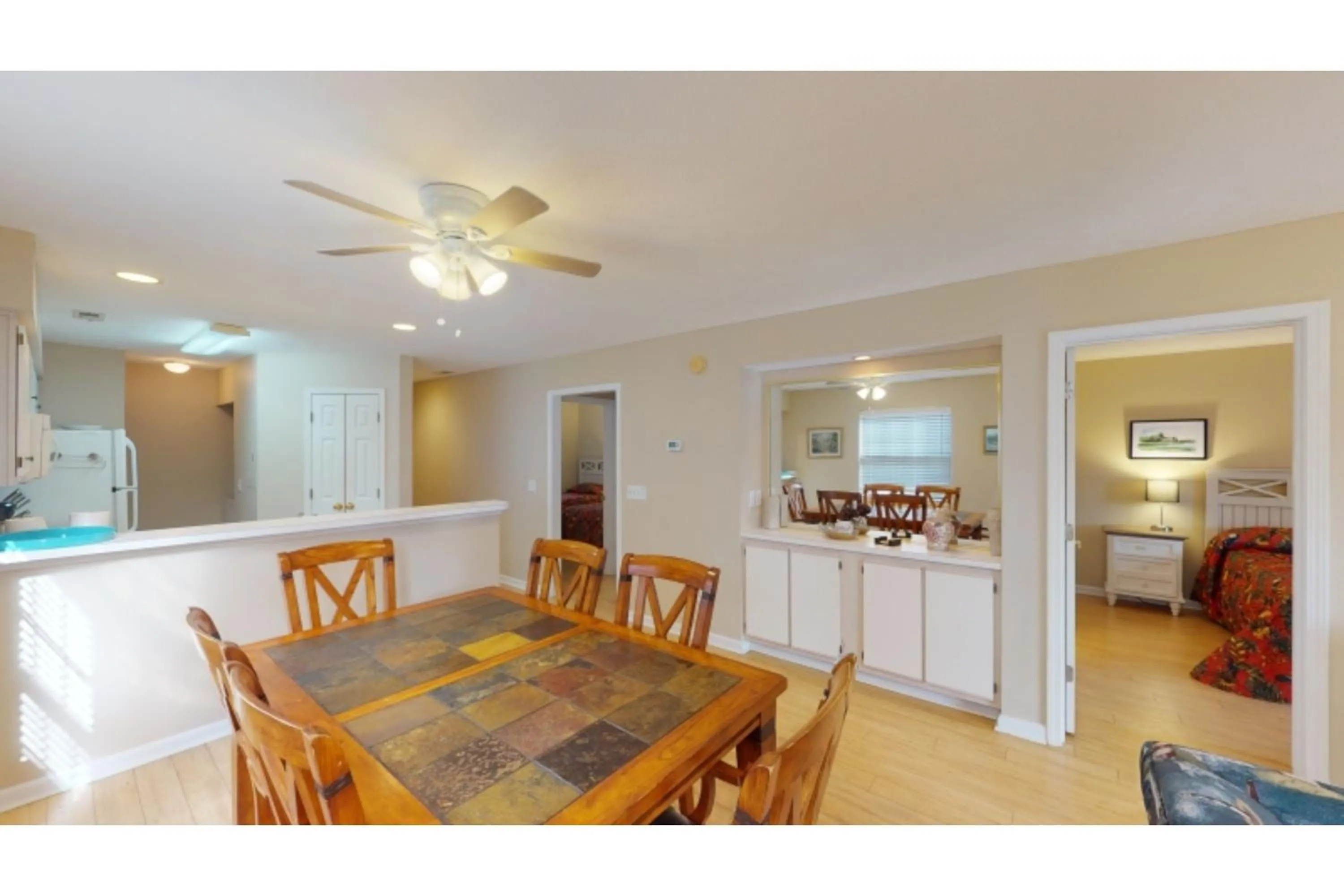 Dining area in Litchfield Beach & Golf Resort