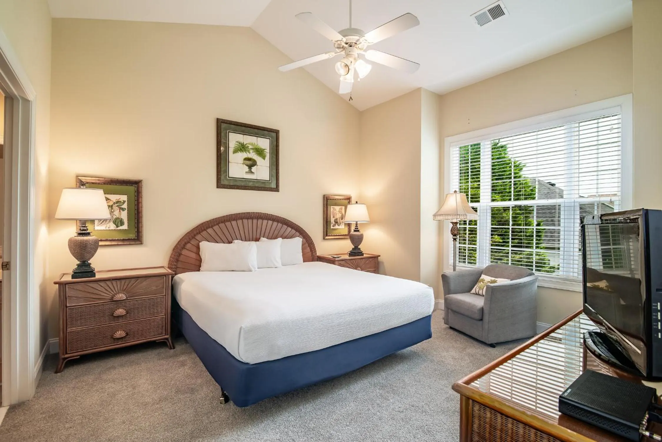 Bedroom, Bed in Litchfield Beach & Golf Resort